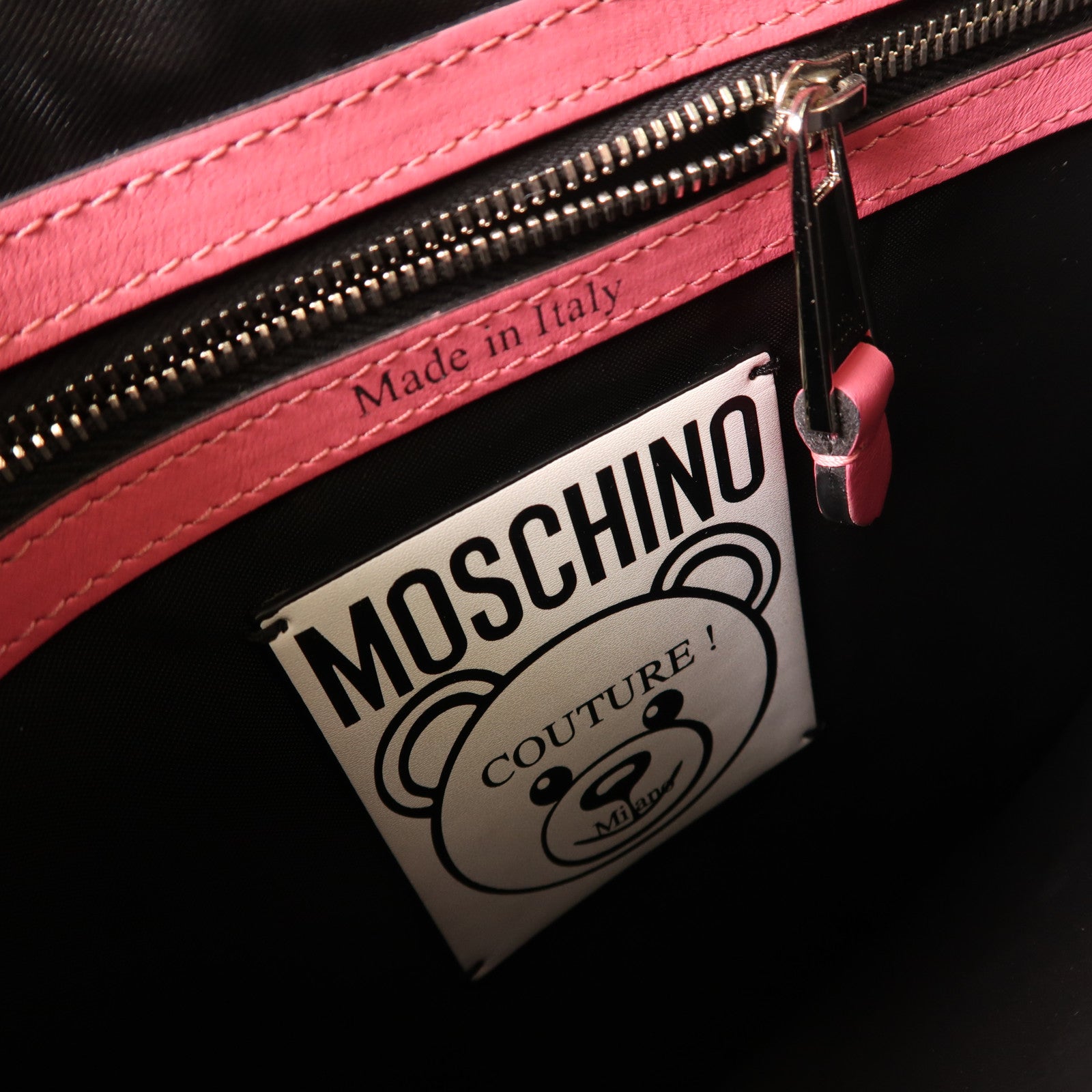 MOSCHINO 塗層帆布Pouch銀扣手拿包粉紅色