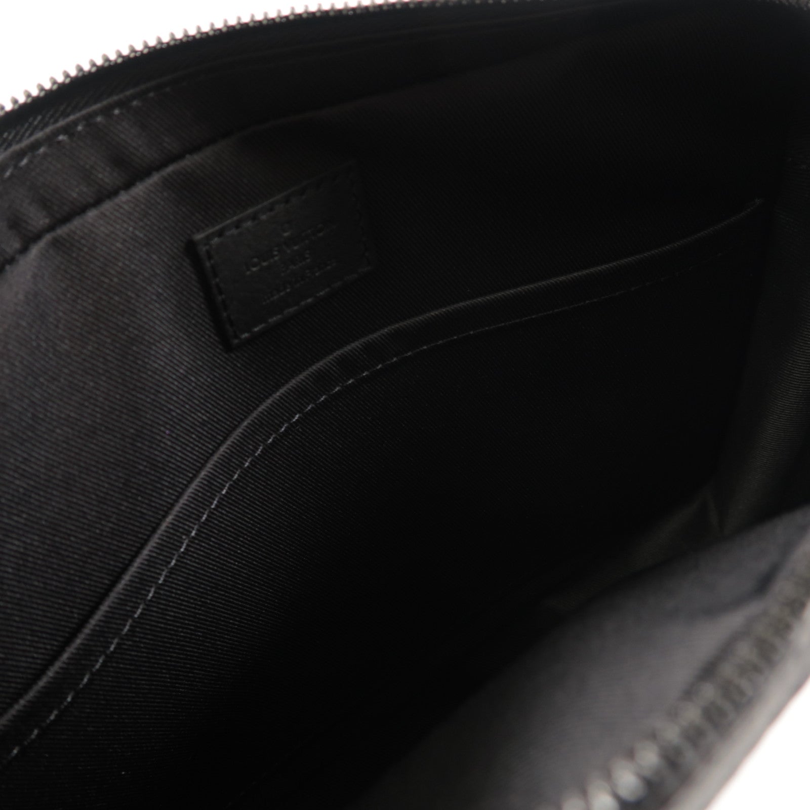 LOUIS VUITTON 牛皮皮革Trio Messenger黑扣肩背袋黑色