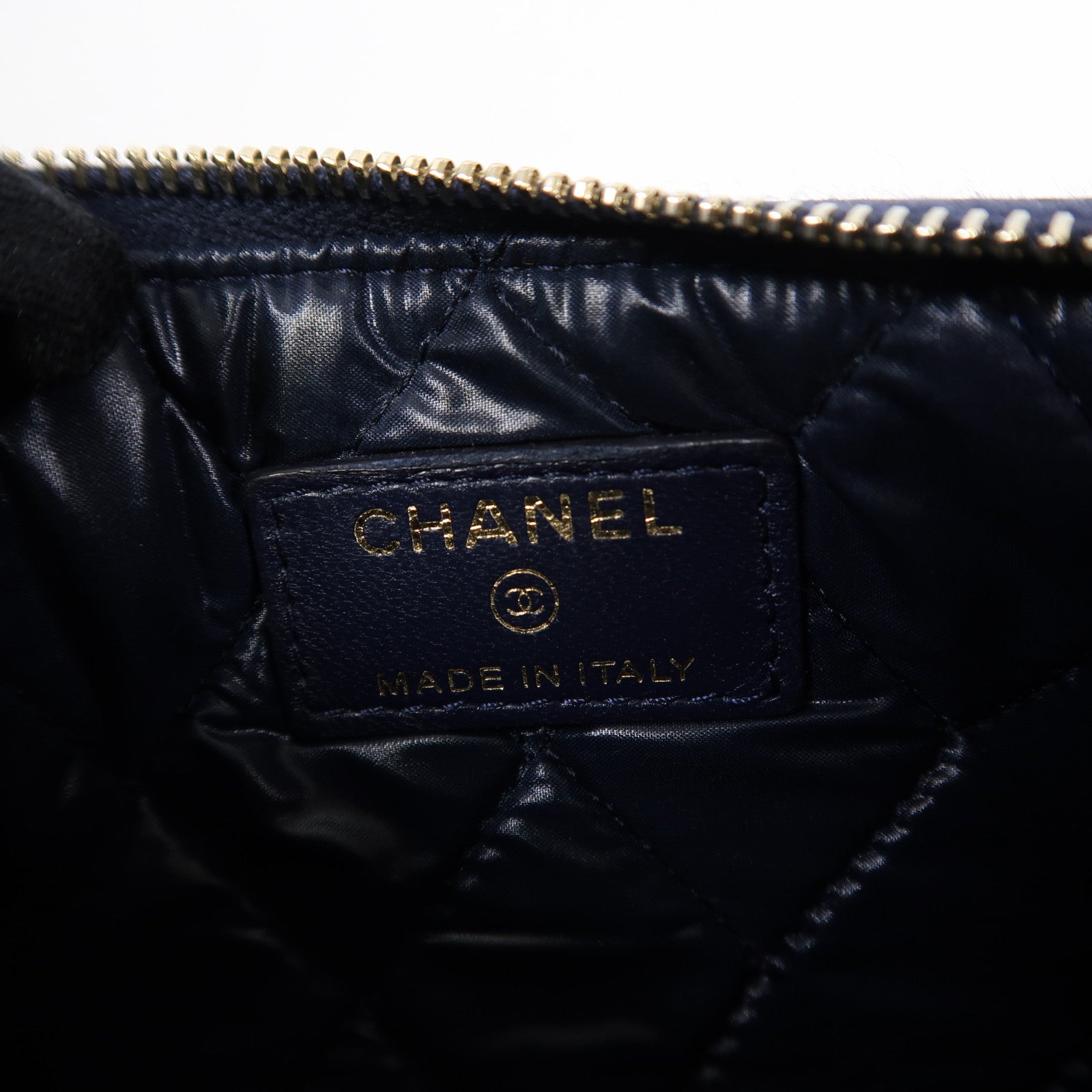 CHANEL 牛皮皮革Pouch金扣手拿包深藍色