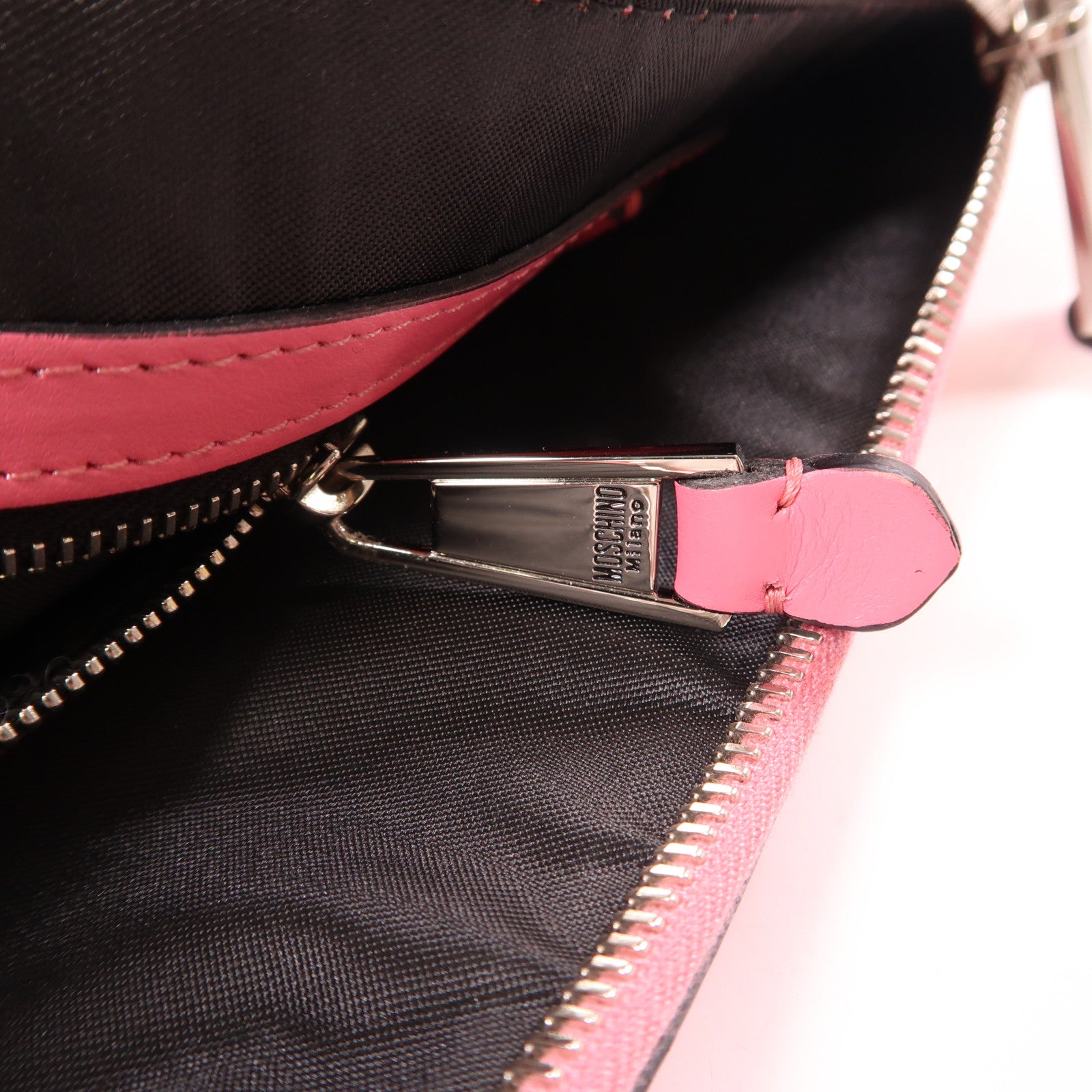 MOSCHINO 塗層帆布Pouch銀扣手拿包粉紅色