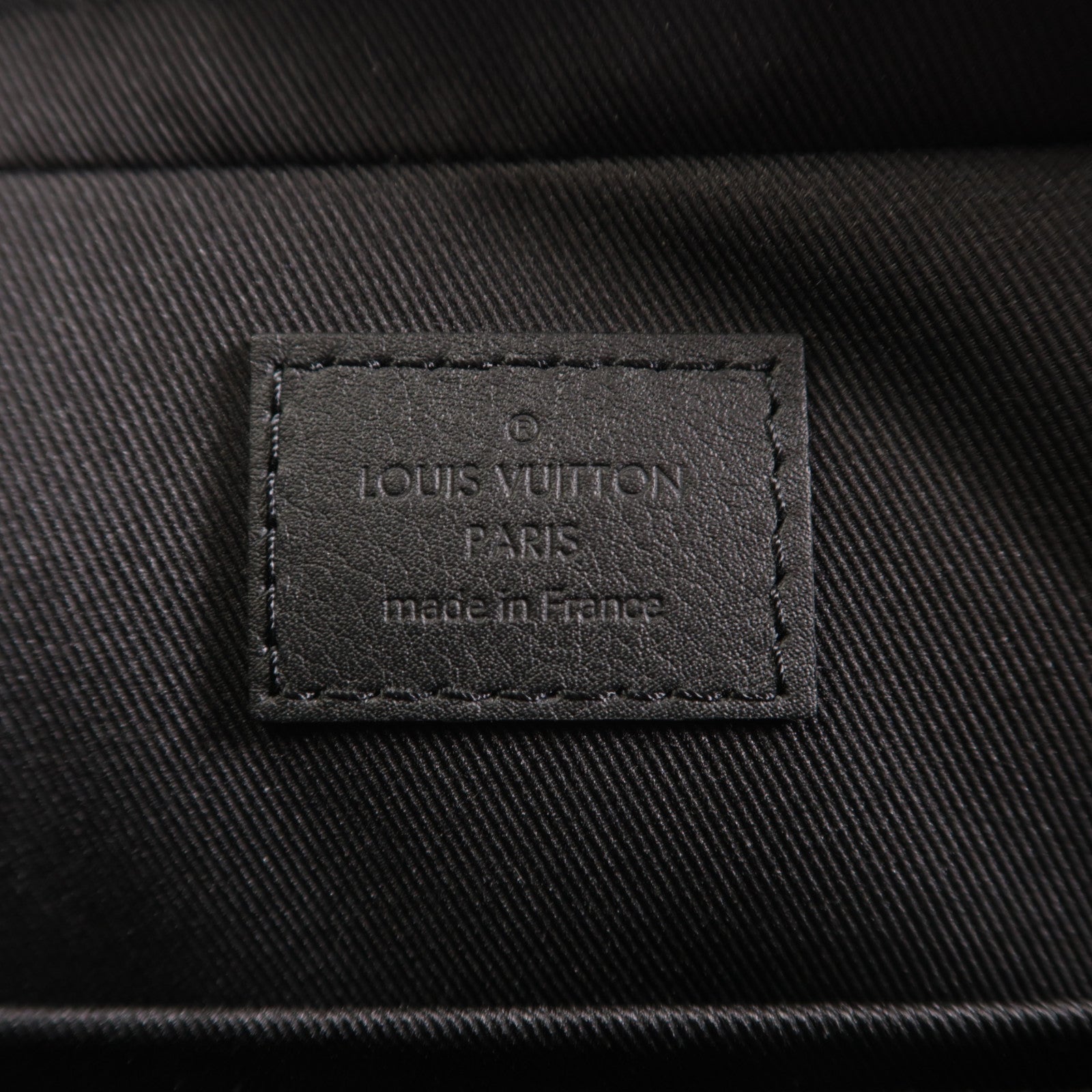 LOUIS VUITTON 牛皮皮革Trio Messenger黑扣肩背袋黑色
