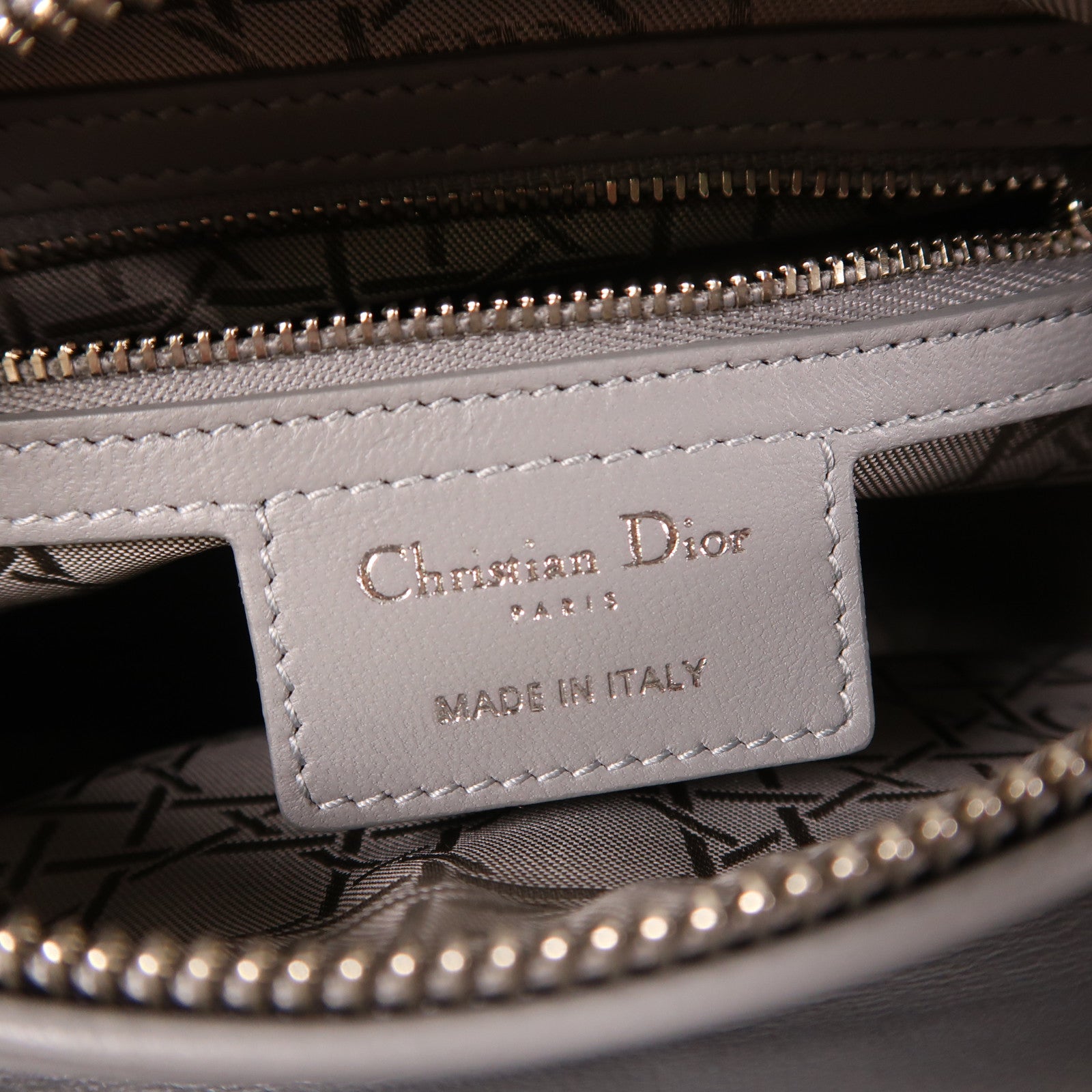Dior【激減優惠】 羊皮皮革Lady Dior【激減優惠】銀扣手挽肩背兩用袋
