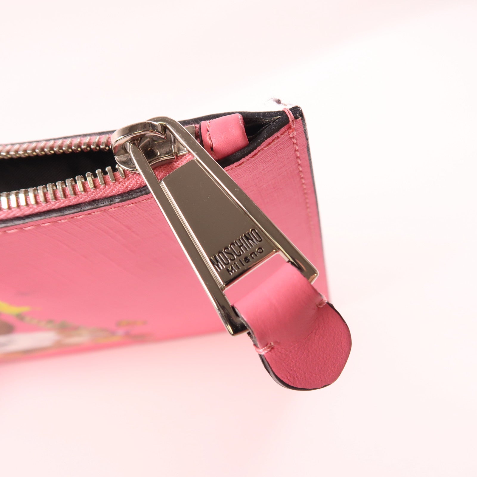 MOSCHINO 塗層帆布Pouch銀扣手拿包粉紅色