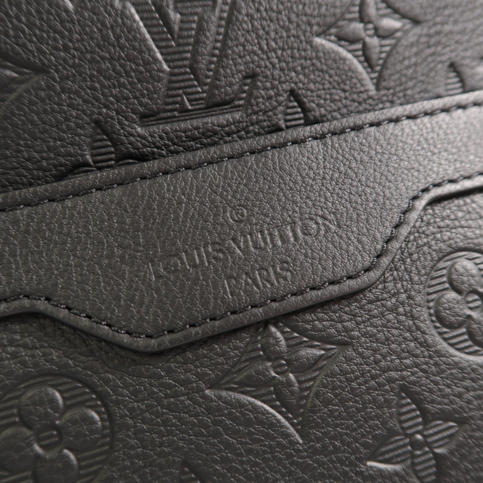 LOUIS VUITTON 牛皮皮革Trio Messenger黑扣肩背袋黑色