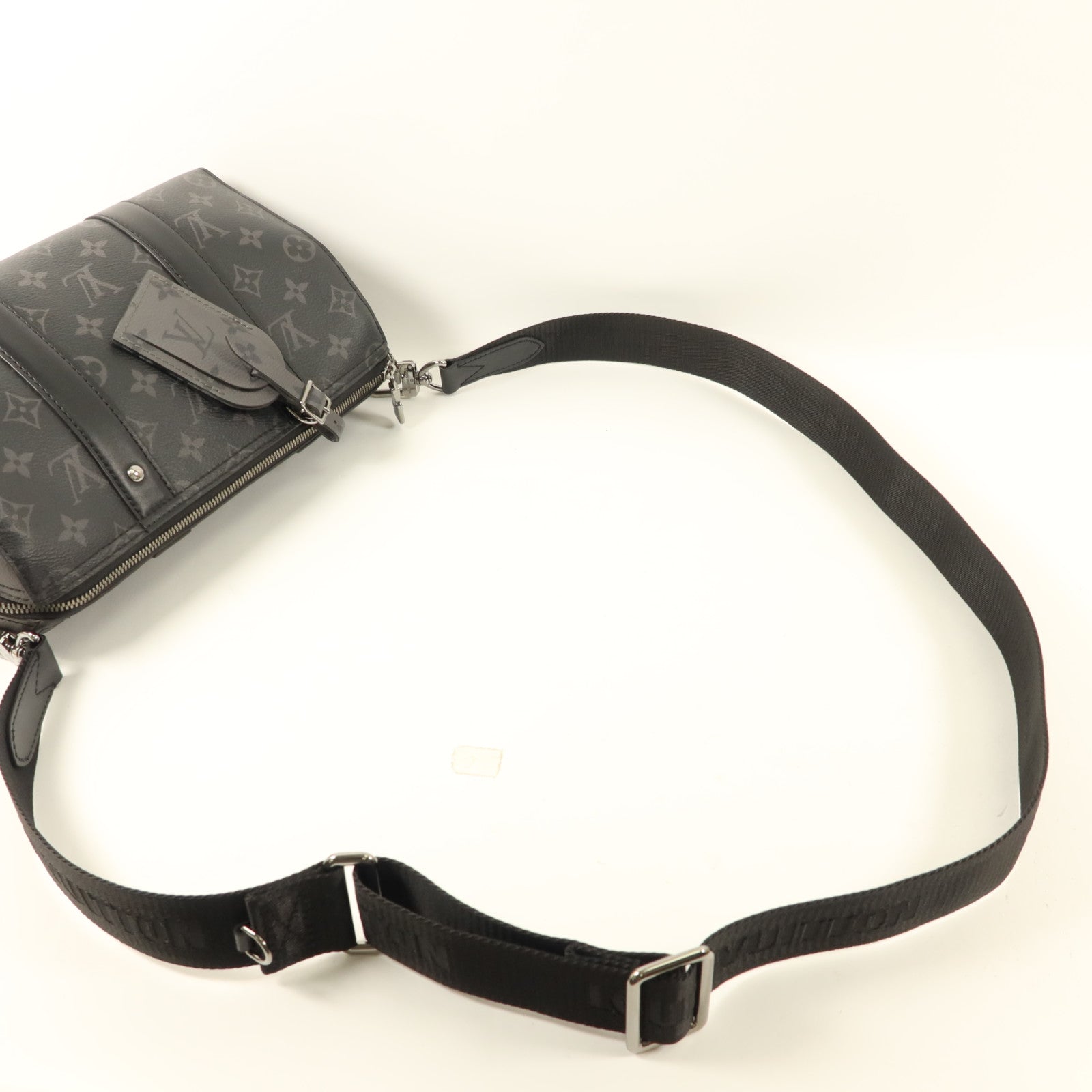 LOUIS VUITTON Monogram Eclipse City Keepall銀扣手挽肩背兩用袋