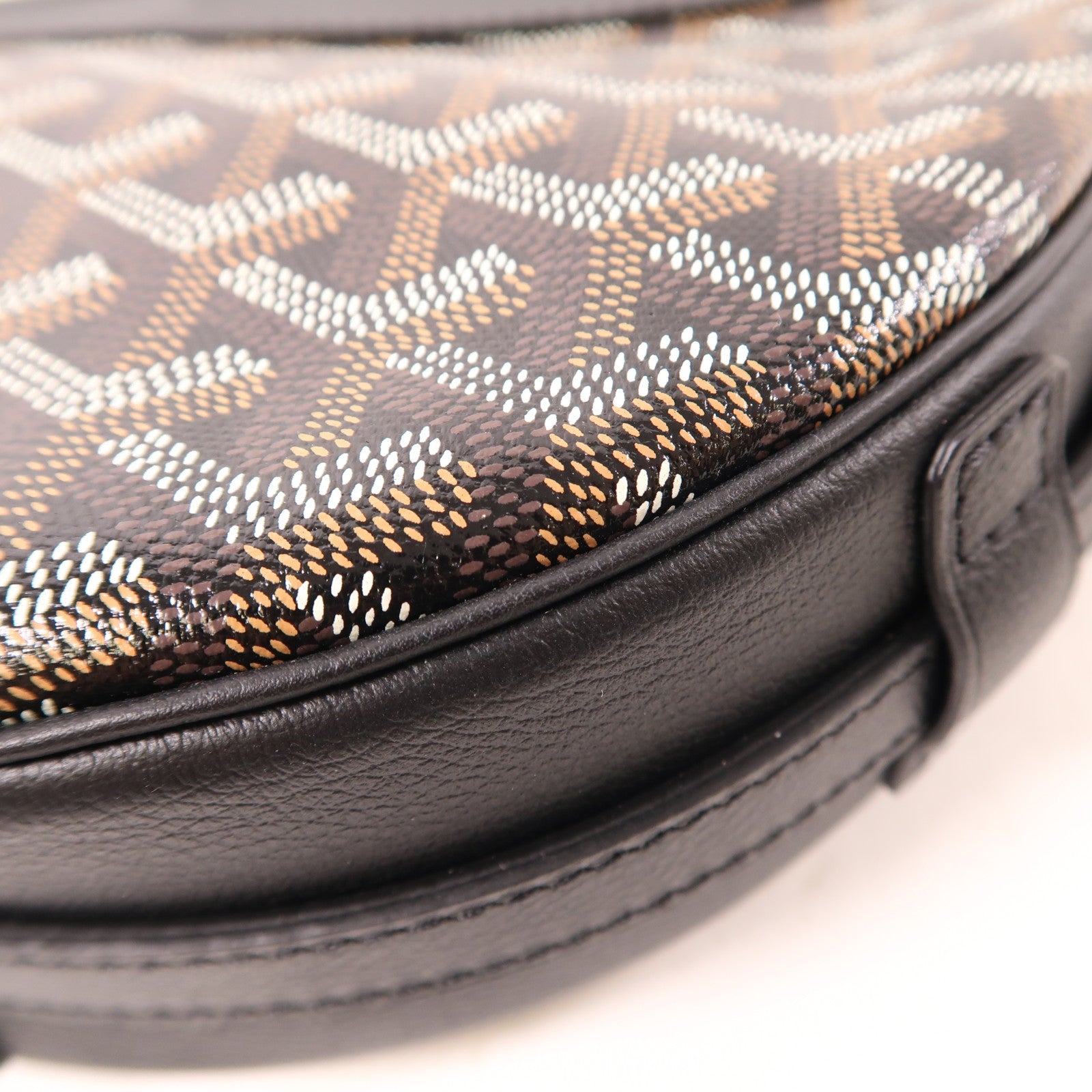 GOYARD 塗層帆布Hirondelle Bag銀扣肩背袋黑色/棕色