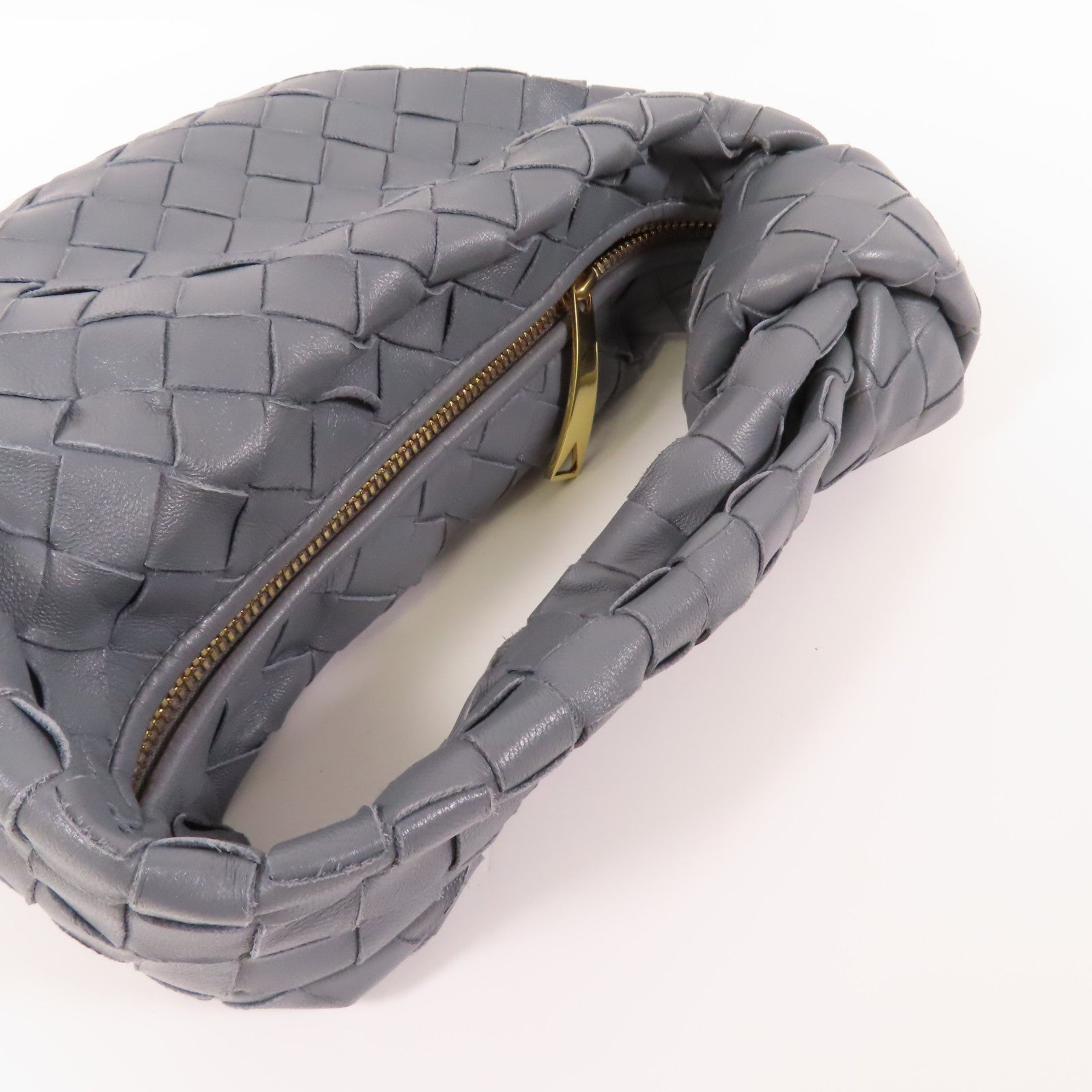 BOTTEGA VENETA 織紋皮革Mini Jodie金扣手挽袋灰色