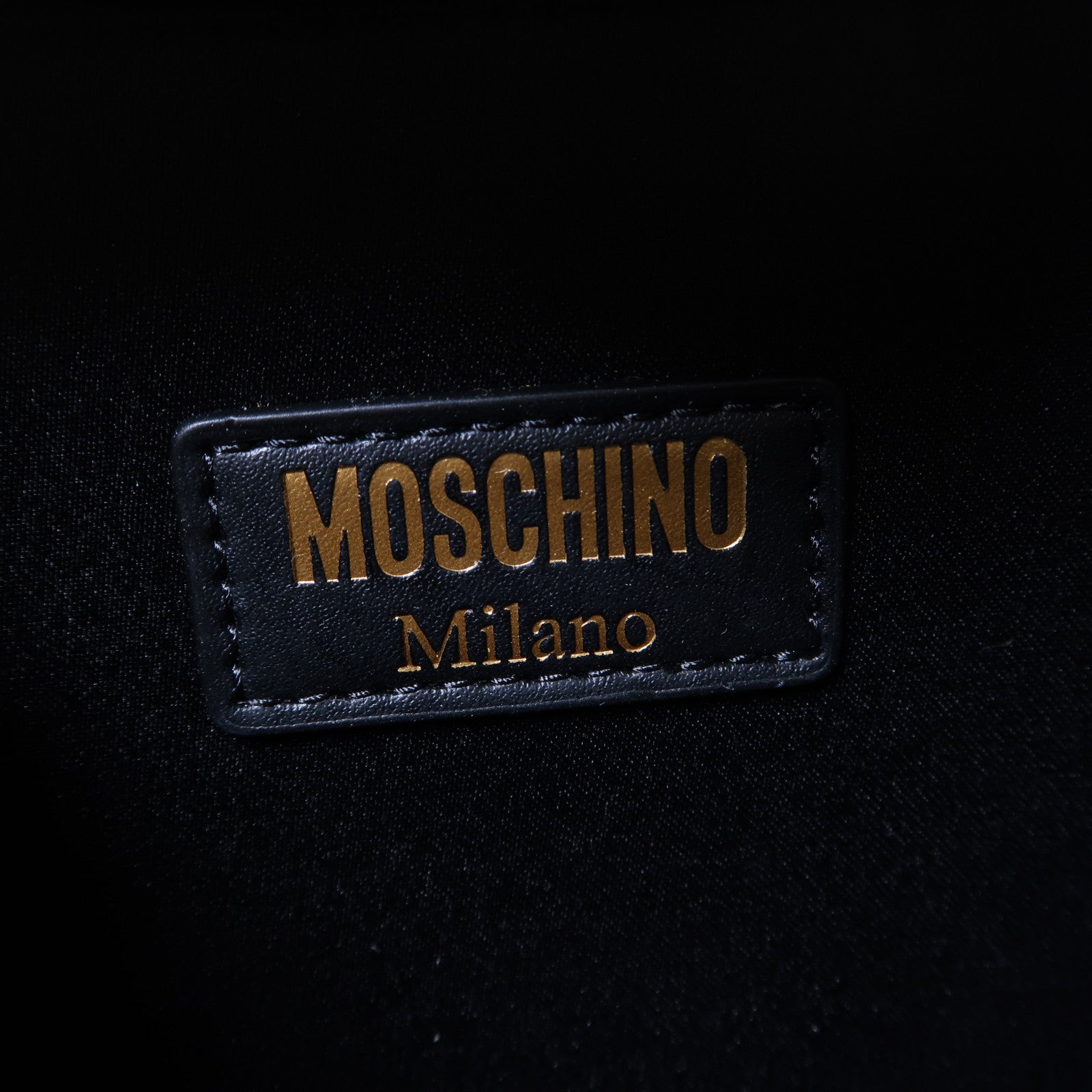 MOSCHINO PVC Teddy Perfume Case金扣鏈帶肩背袋金色