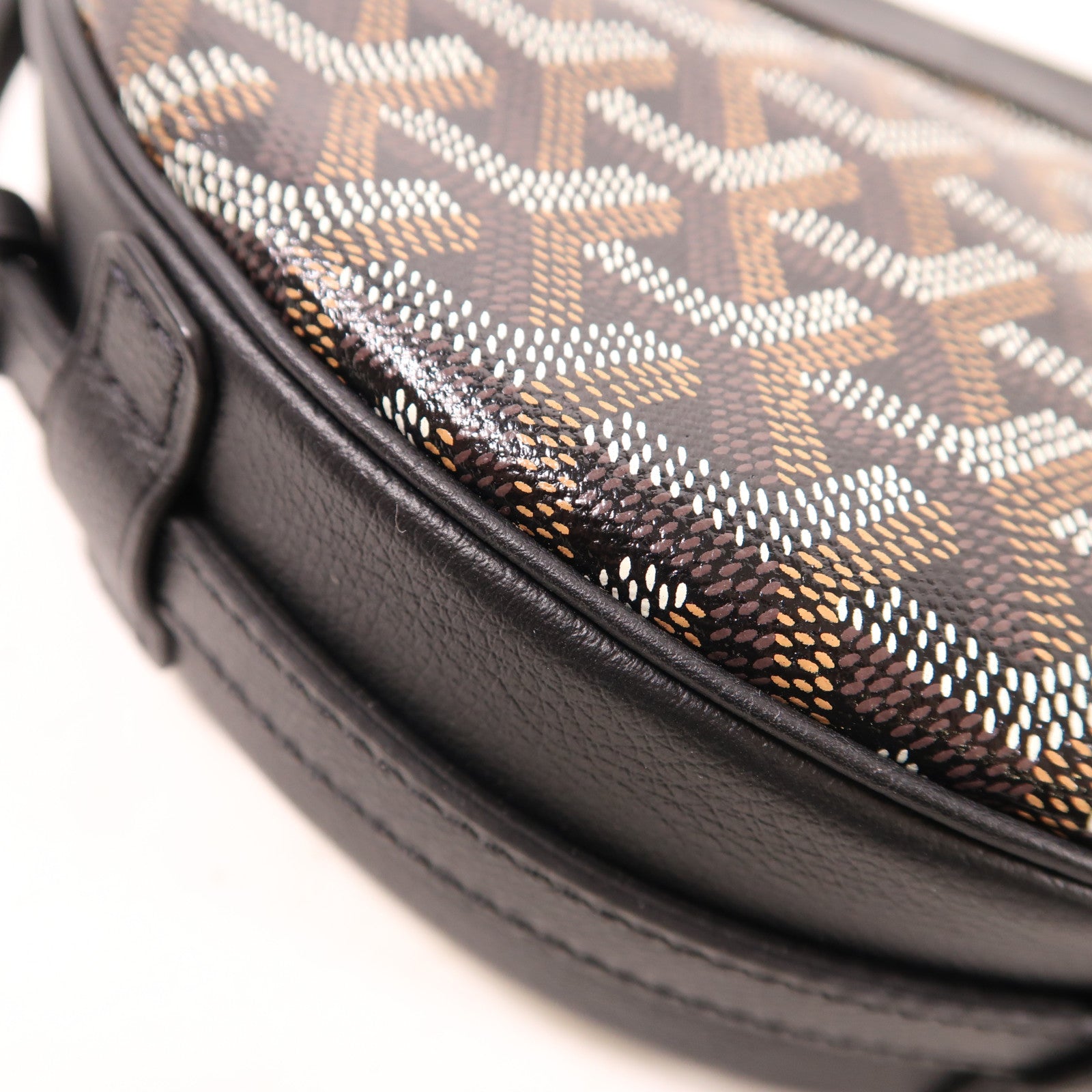 GOYARD 塗層帆布Hirondelle Bag銀扣肩背袋黑色/棕色