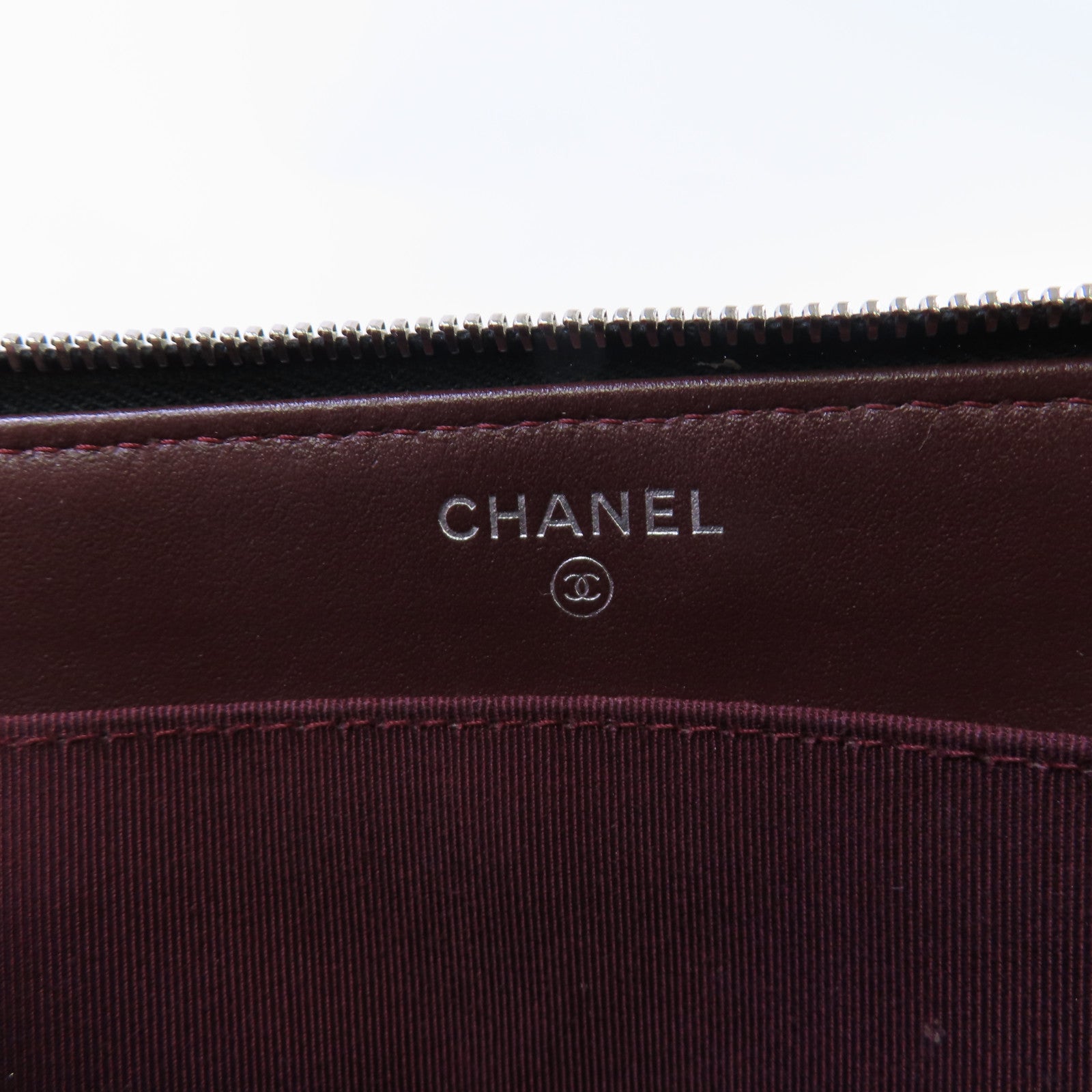 CHANEL 菱格羊皮皮革Pouch銀扣手拿包黑色