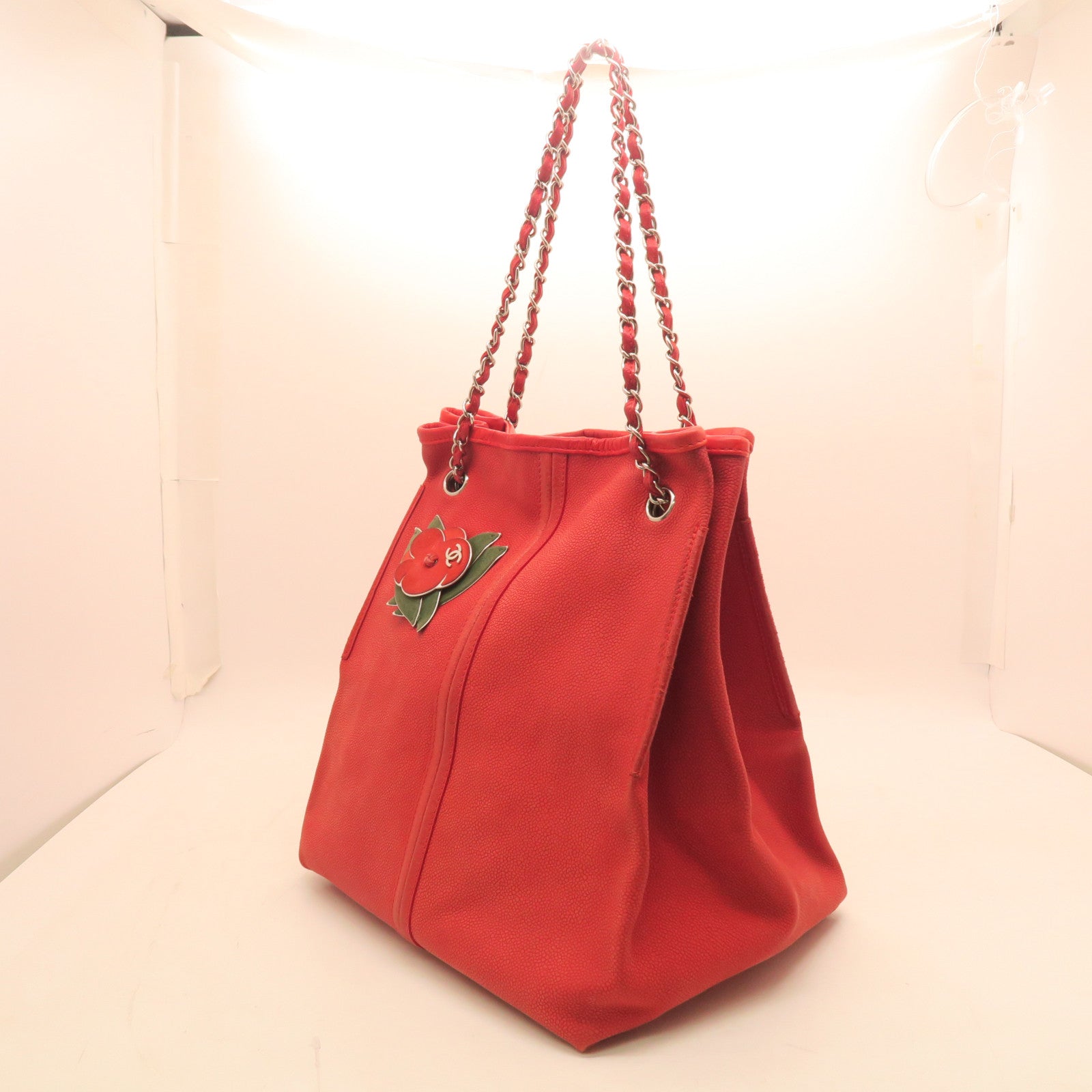 CHANEL Caviar Leather Shoulder Bag Silver Buckle Shoulder Bag Red
