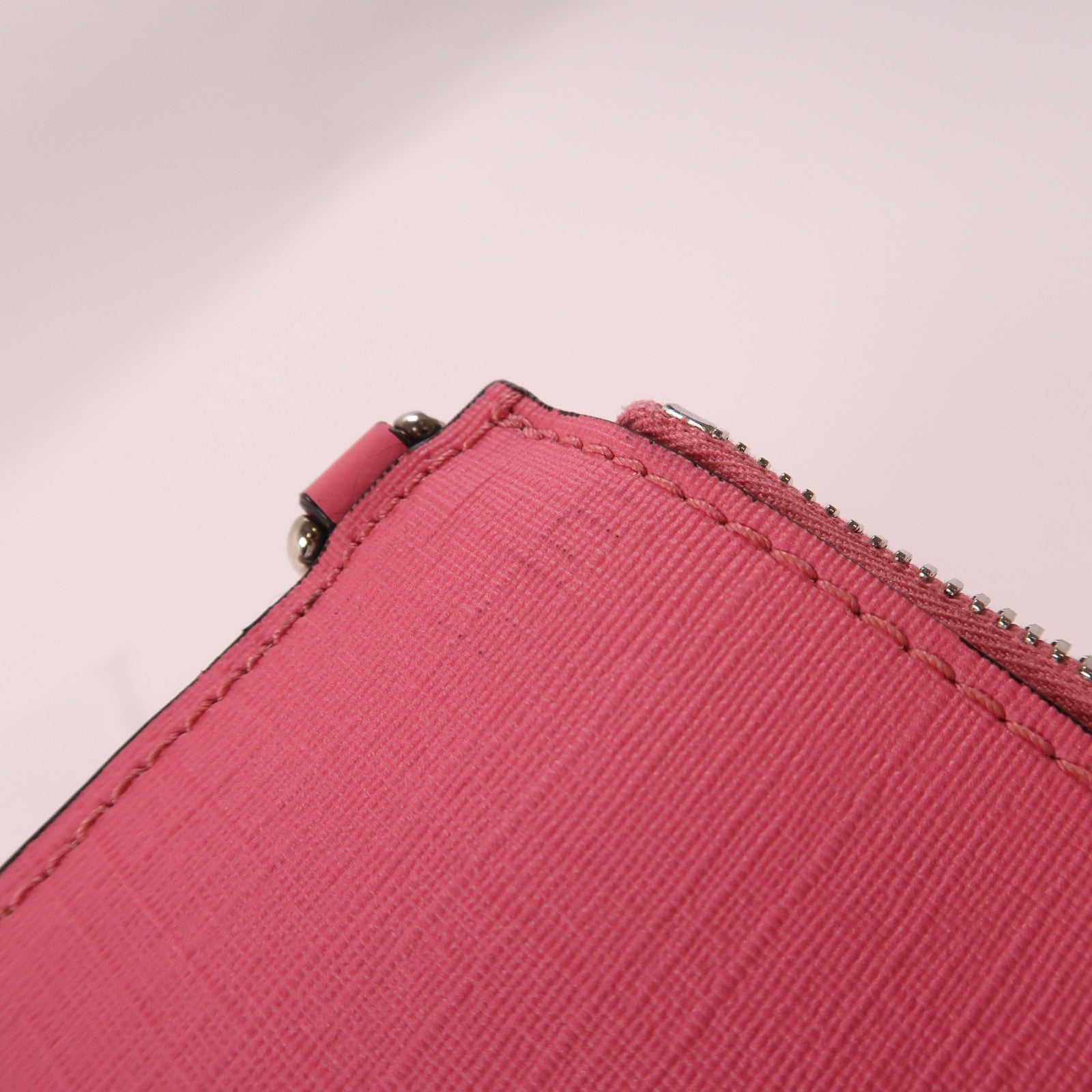 MOSCHINO 塗層帆布Pouch銀扣手拿包粉紅色