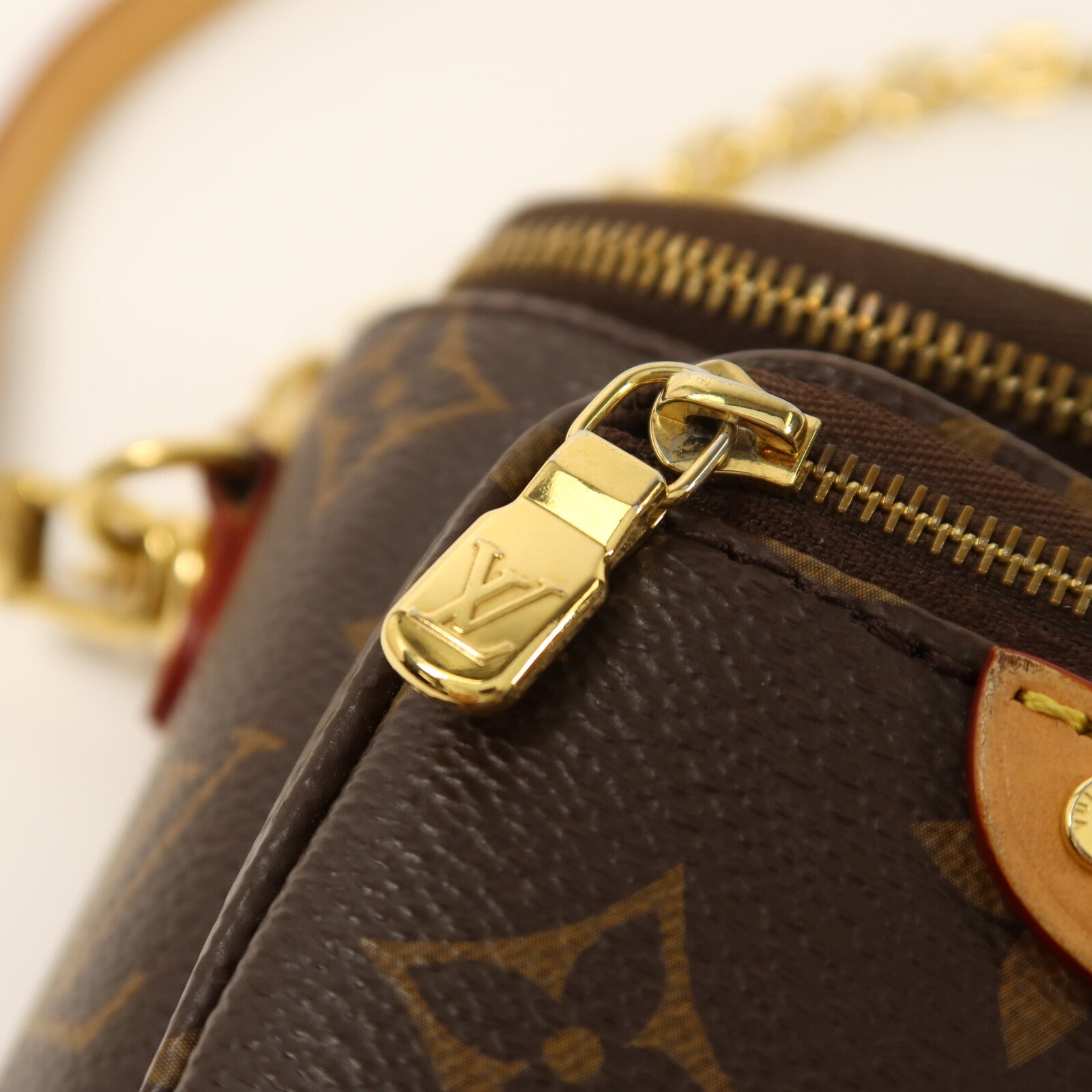 LOUIS VUITTON Monogram Mini Bumbag鏈帶手挽肩背兩用袋