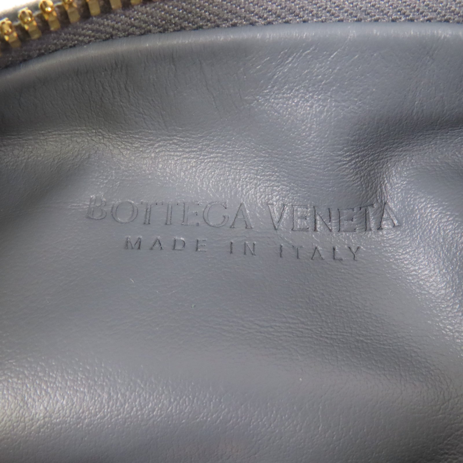 BOTTEGA VENETA 織紋皮革Mini Jodie金扣手挽袋灰色