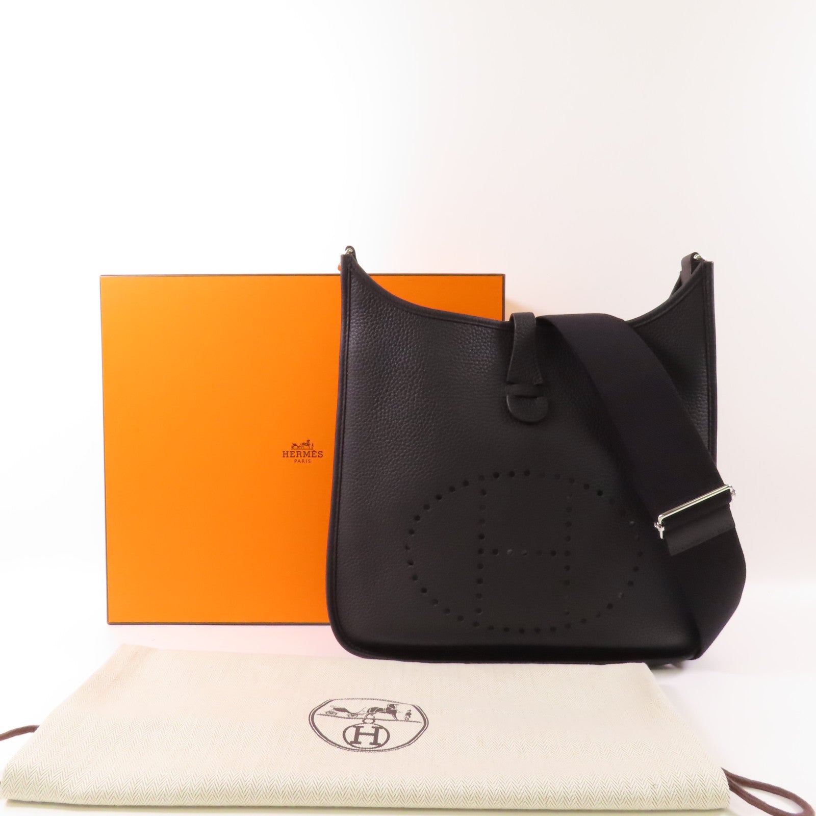 HERMES Clemence皮革Evelyne III 29銀扣肩背袋89 Noir