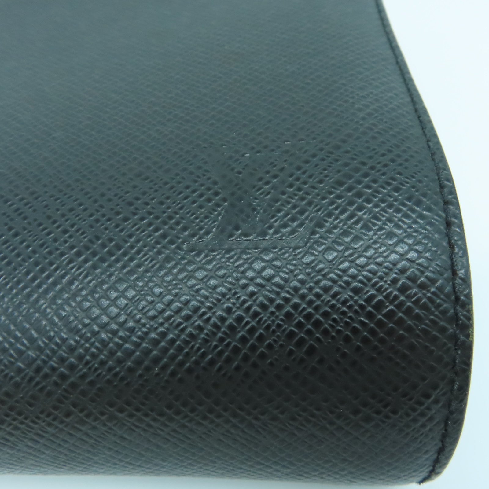 LOUIS VUITTON 【激減優惠】Taiga Baikal手拿包銀扣Noir/黑色
