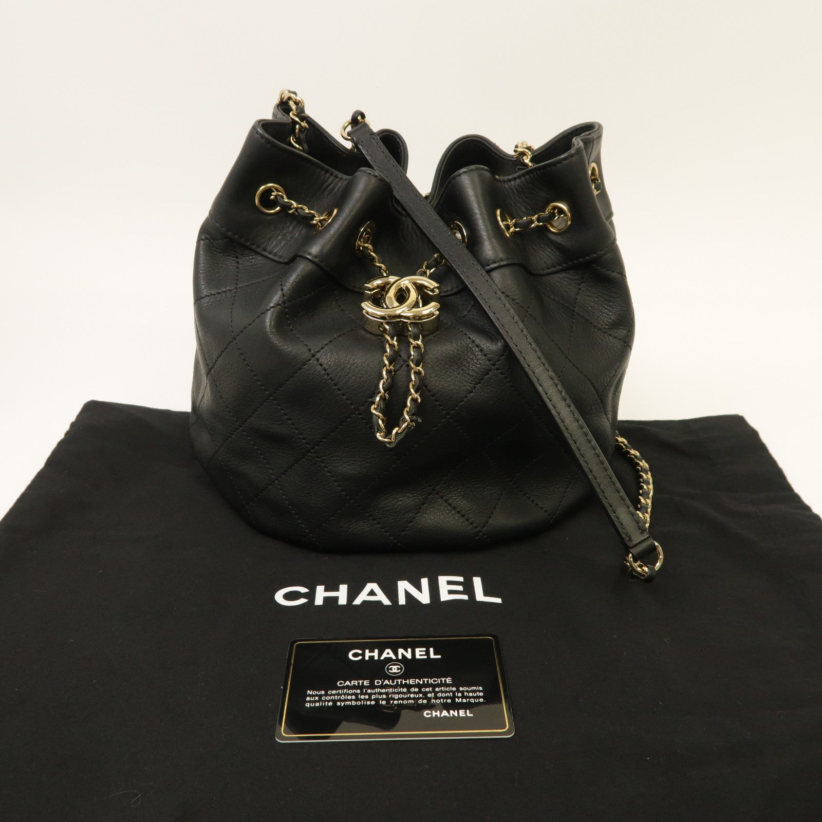 CHANEL 【激減優惠】菱格牛皮皮革Bucket Bag金扣肩背袋黑色