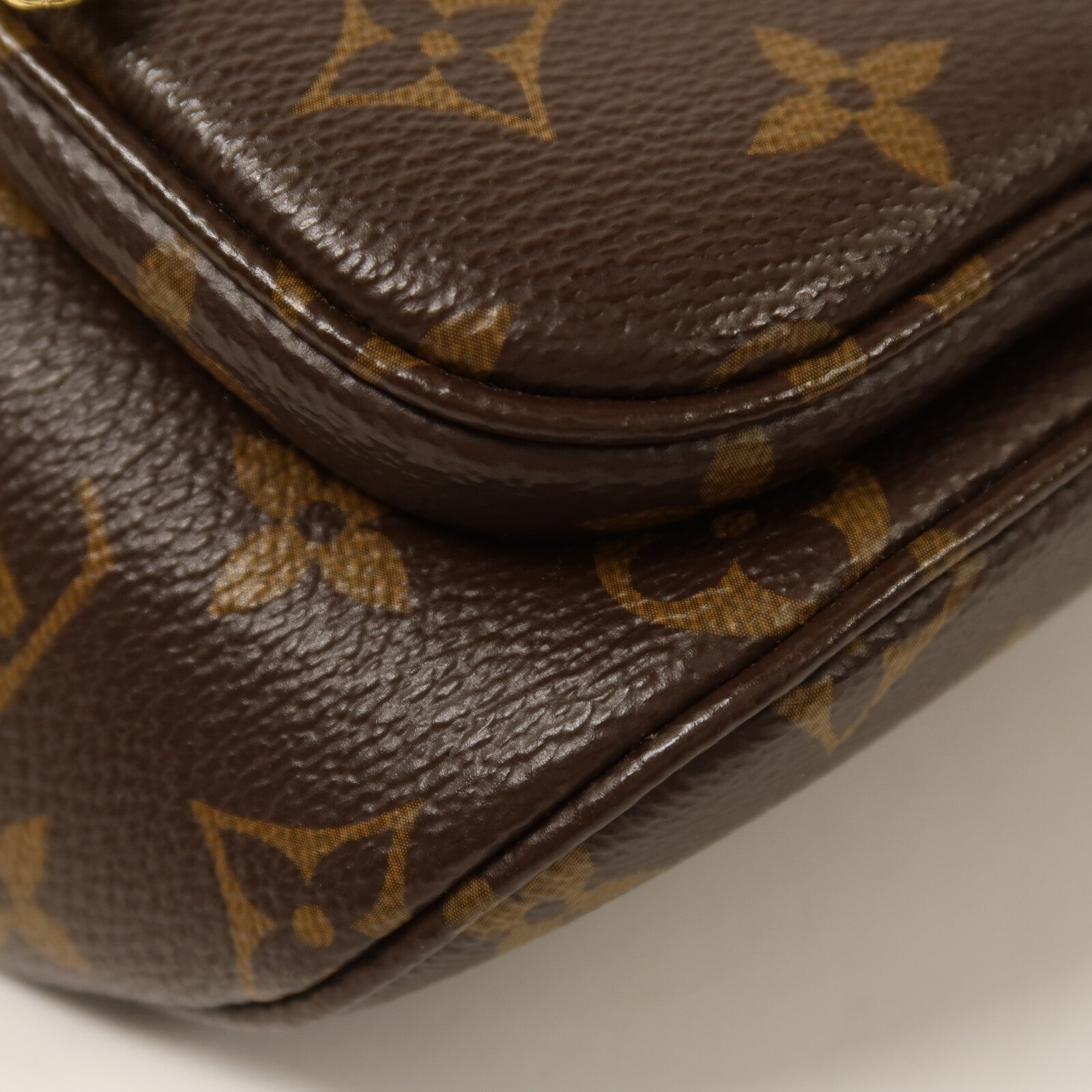 LOUIS VUITTON Monogram Mini Bumbag鏈帶手挽肩背兩用袋