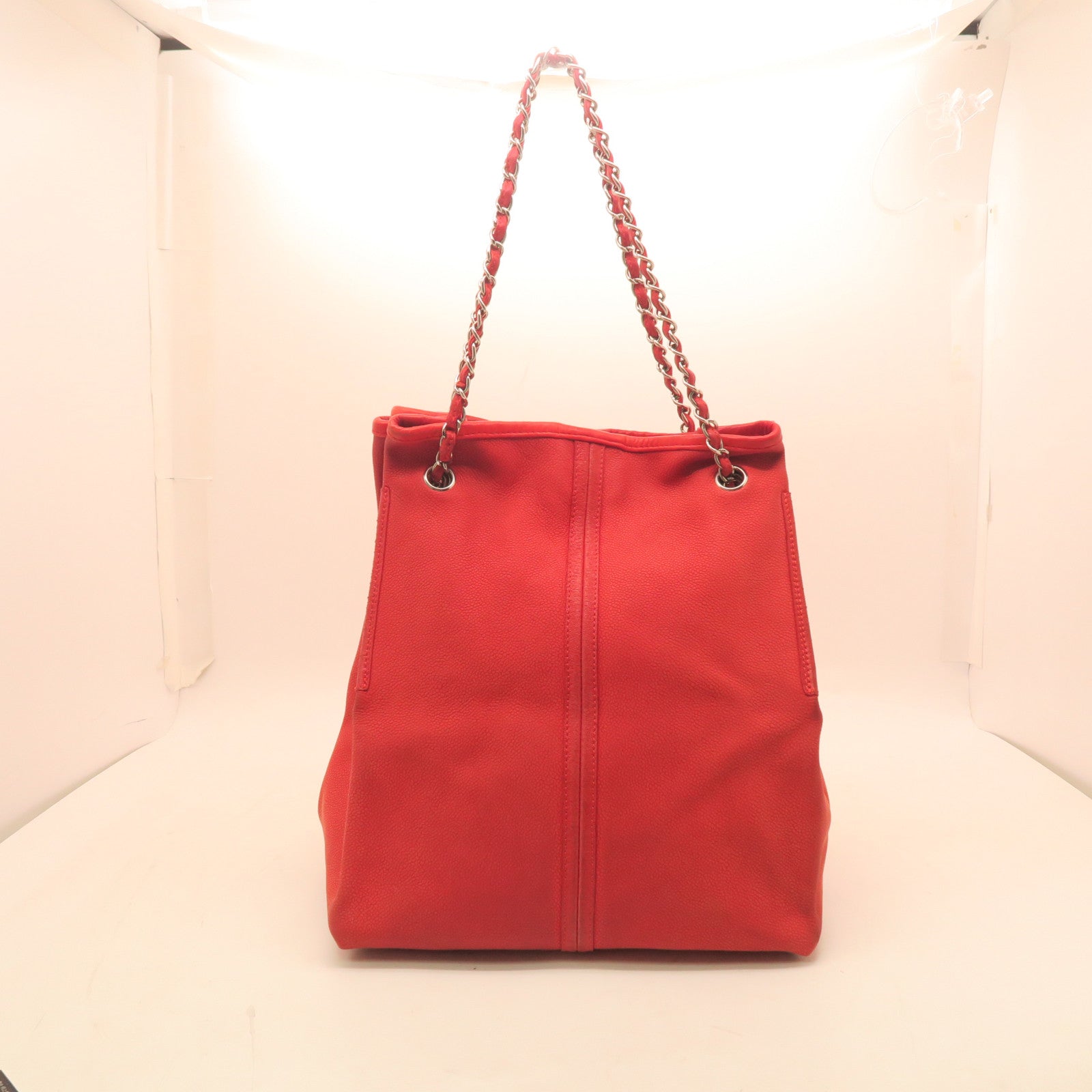 CHANEL Caviar Leather Shoulder Bag Silver Buckle Shoulder Bag Red