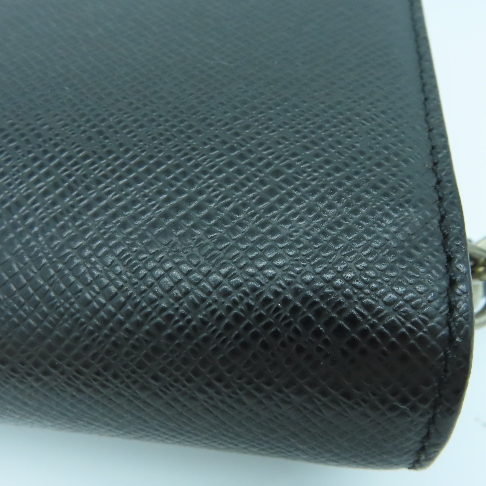 LOUIS VUITTON 【激減優惠】Taiga Baikal手拿包銀扣Noir/黑色