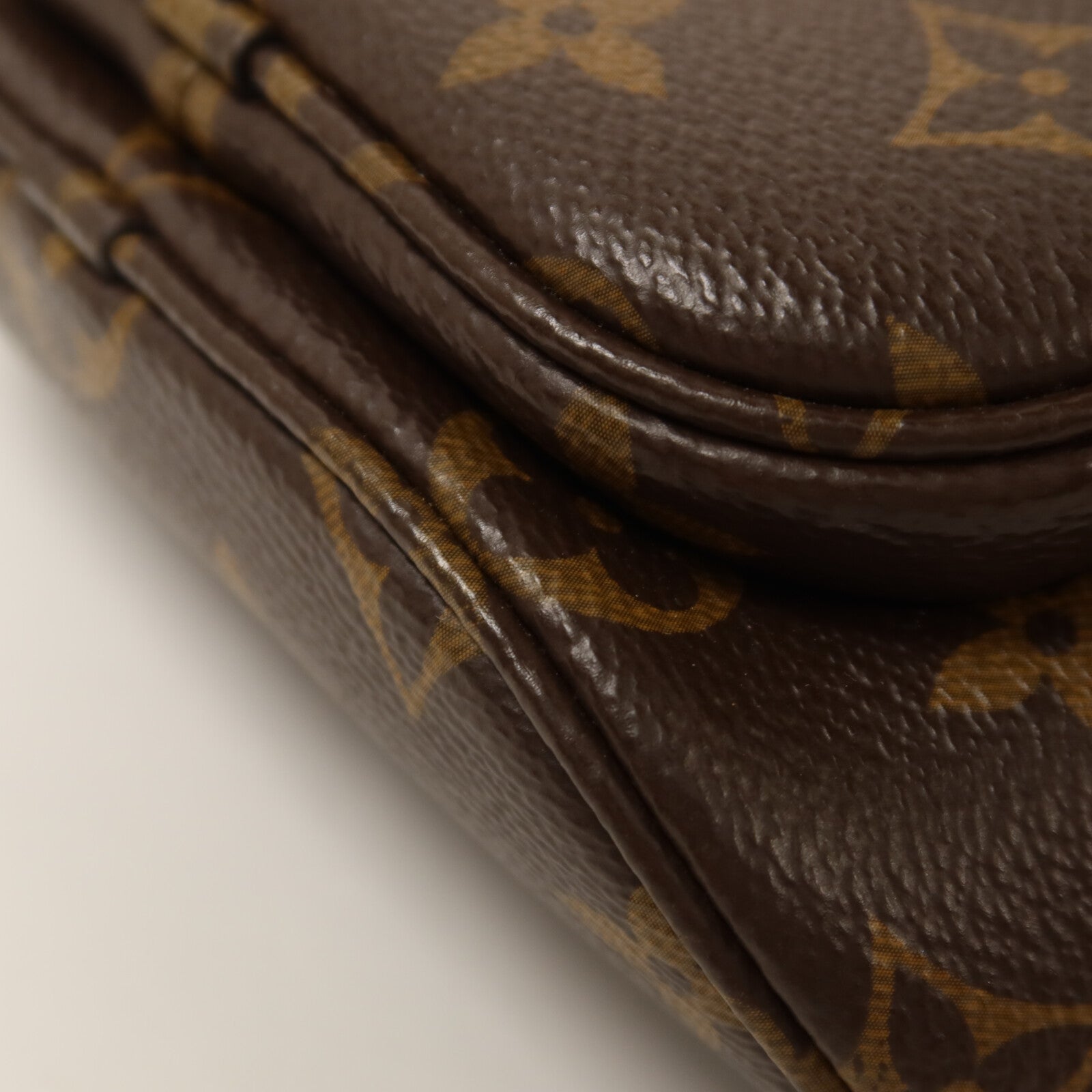 LOUIS VUITTON Monogram Mini Bumbag鏈帶手挽肩背兩用袋