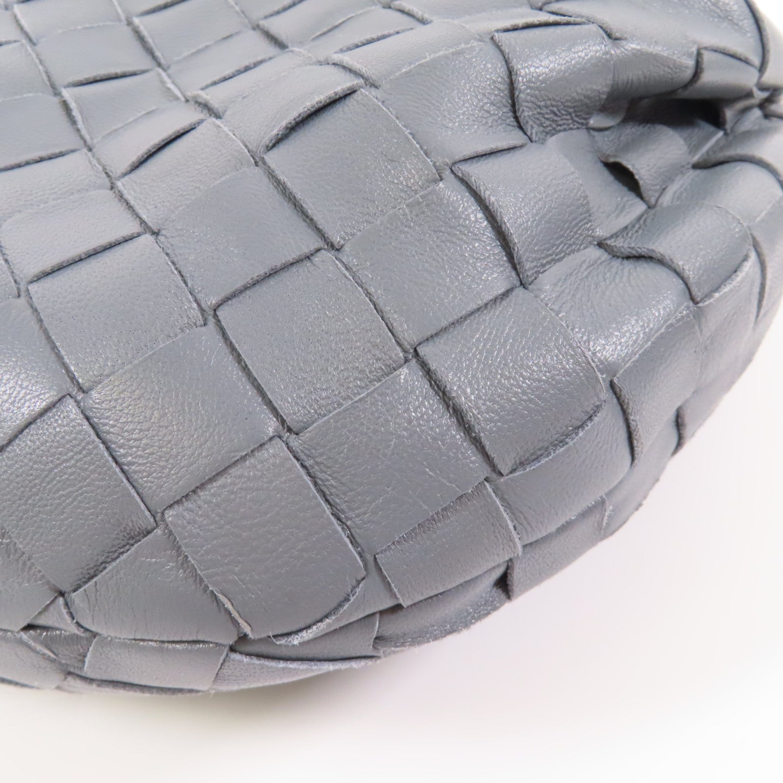 BOTTEGA VENETA 織紋皮革Mini Jodie金扣手挽袋灰色