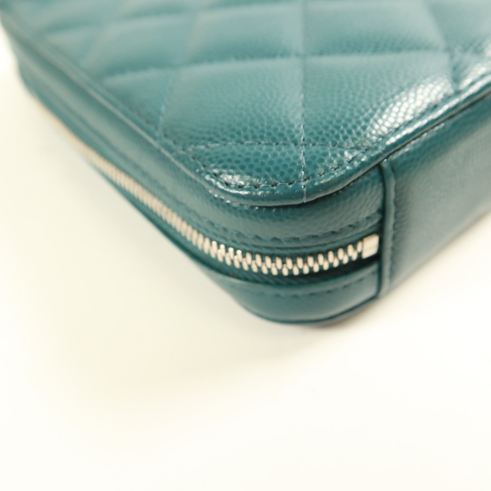 CHANEL 牛皮皮革Phone Bag銀扣鏈帶肩背袋