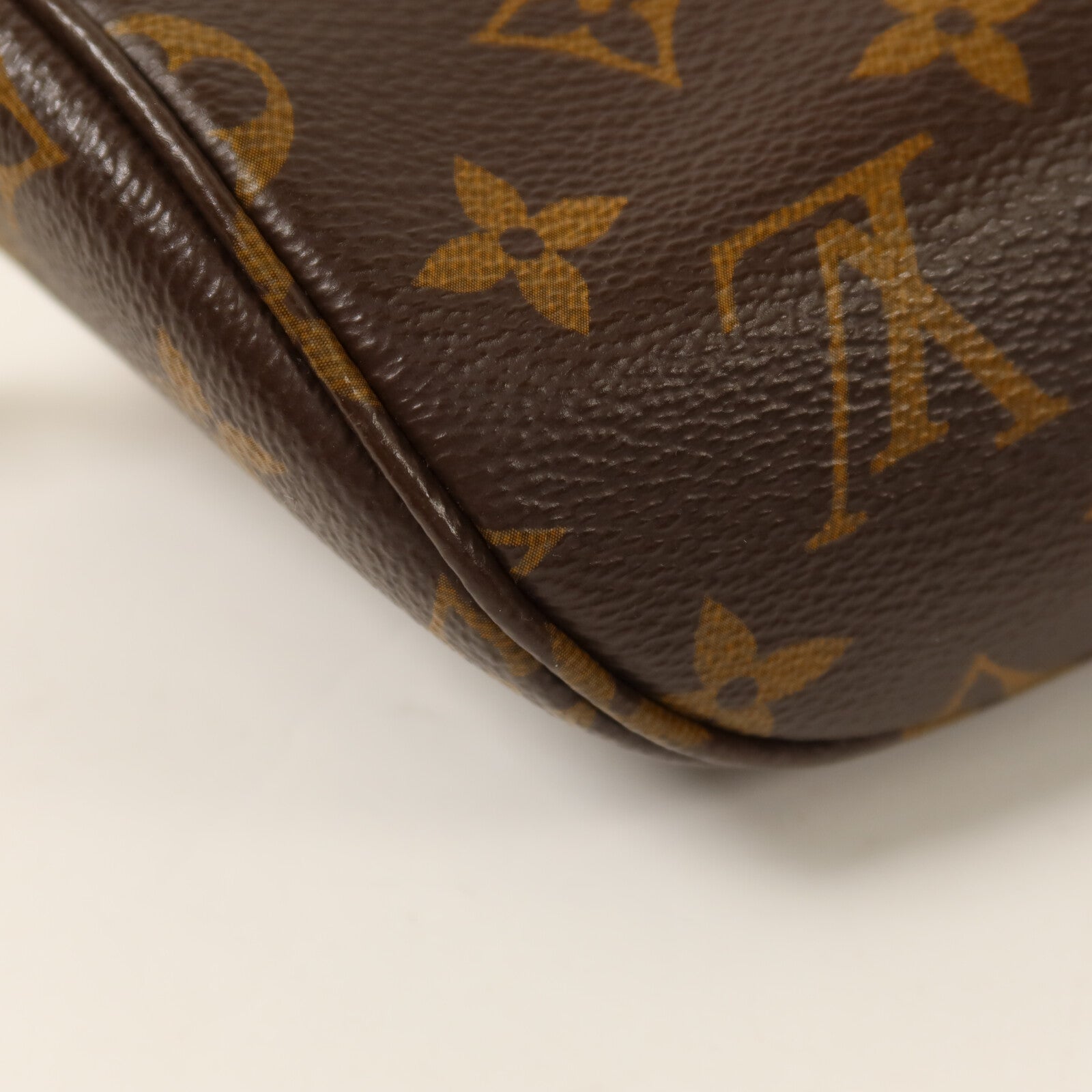 LOUIS VUITTON Monogram Mini Bumbag鏈帶手挽肩背兩用袋