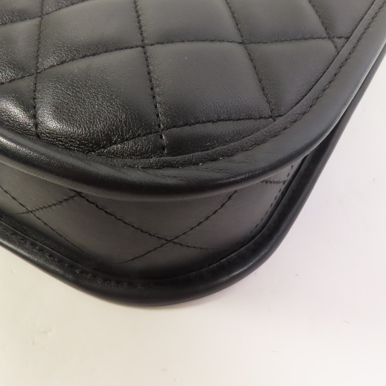 CHANEL 牛皮皮革24S Hobo金扣鏈帶手挽肩背兩用袋