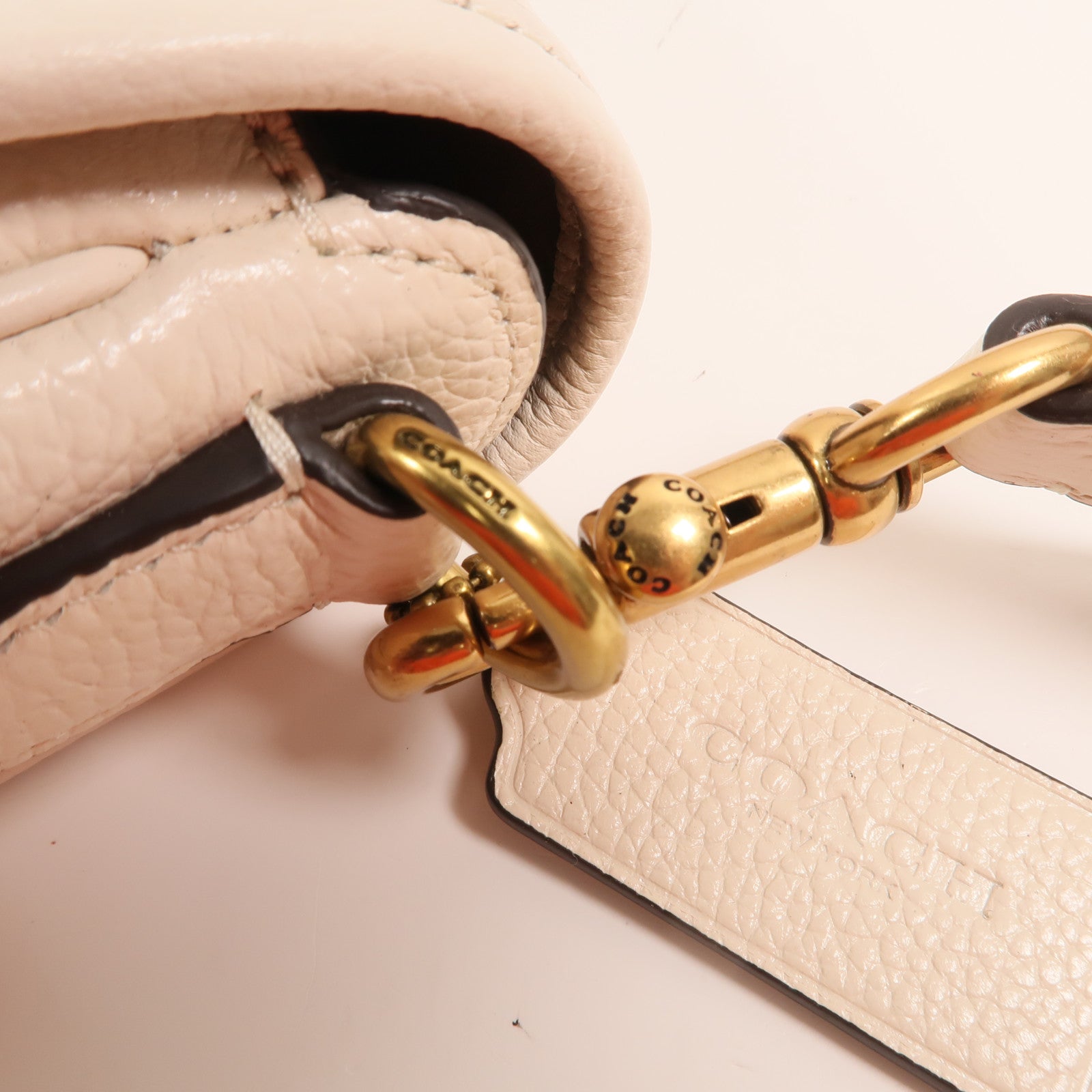 COACH 牛皮皮革Shoulder Bag金扣肩背袋