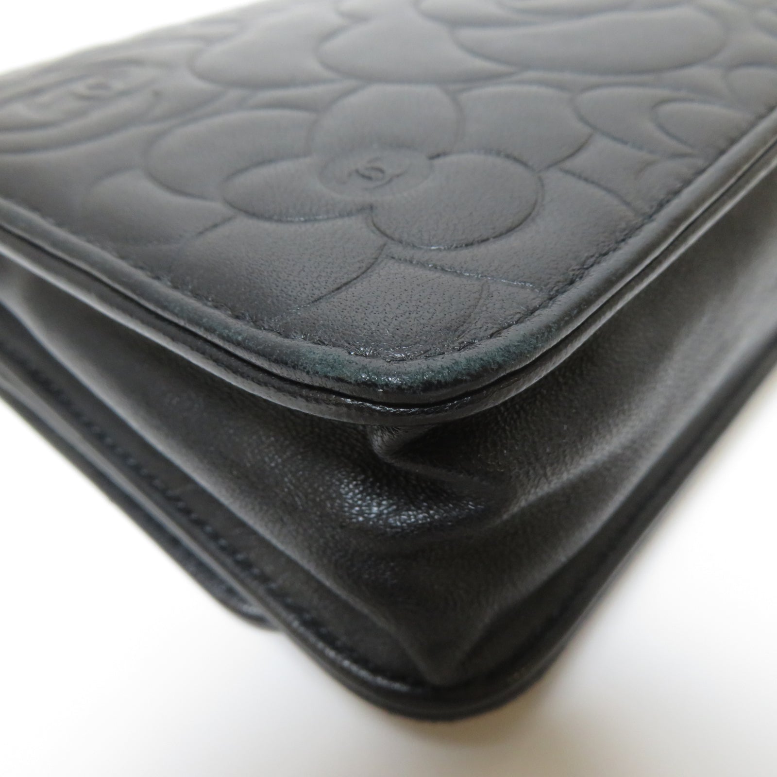 CHANEL 【激減優惠】羊皮皮革Camellia Wallet On Chain銀扣鏈帶肩背袋黑色