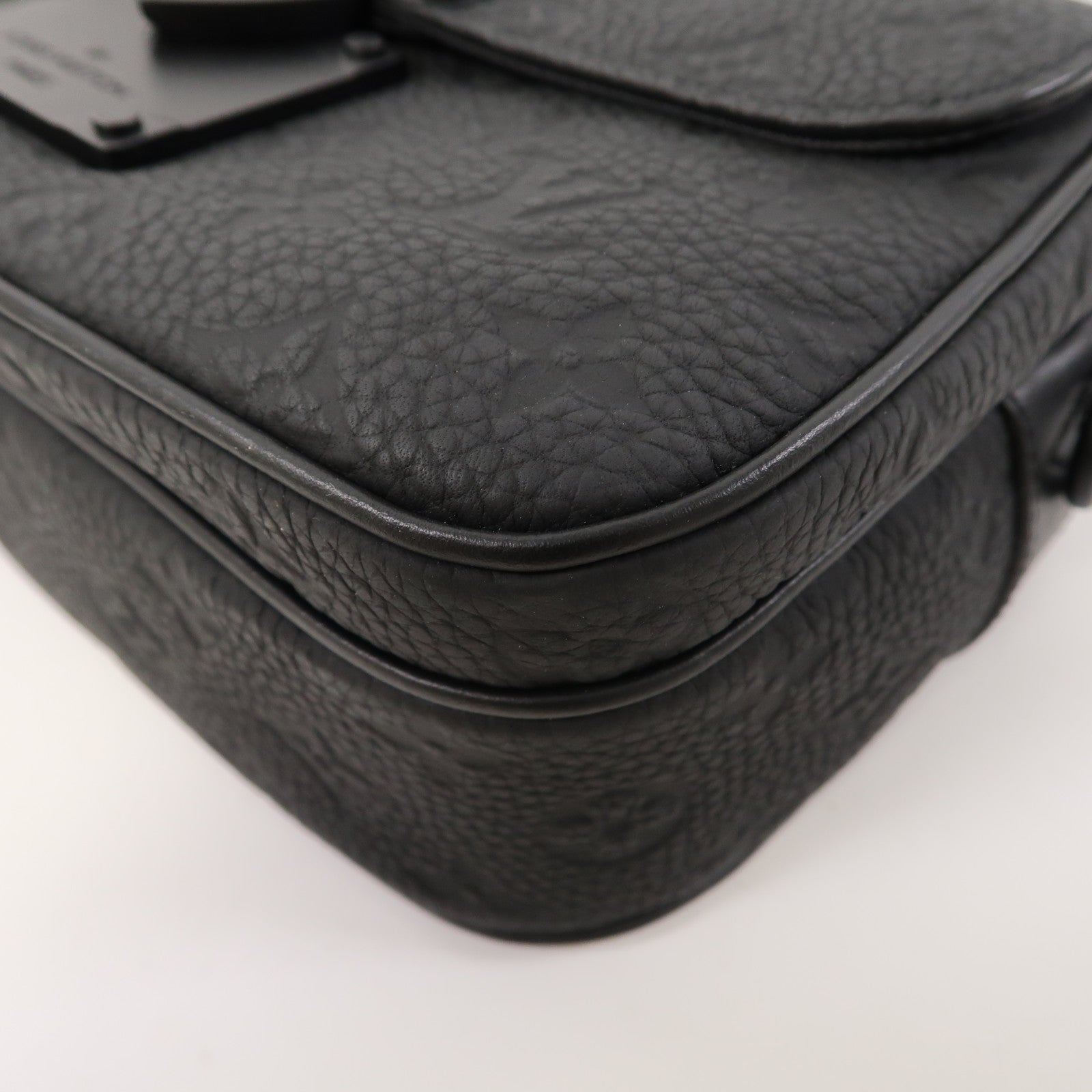LOUIS VUITTON Monogram Taurillon S Lock肩背袋黑色