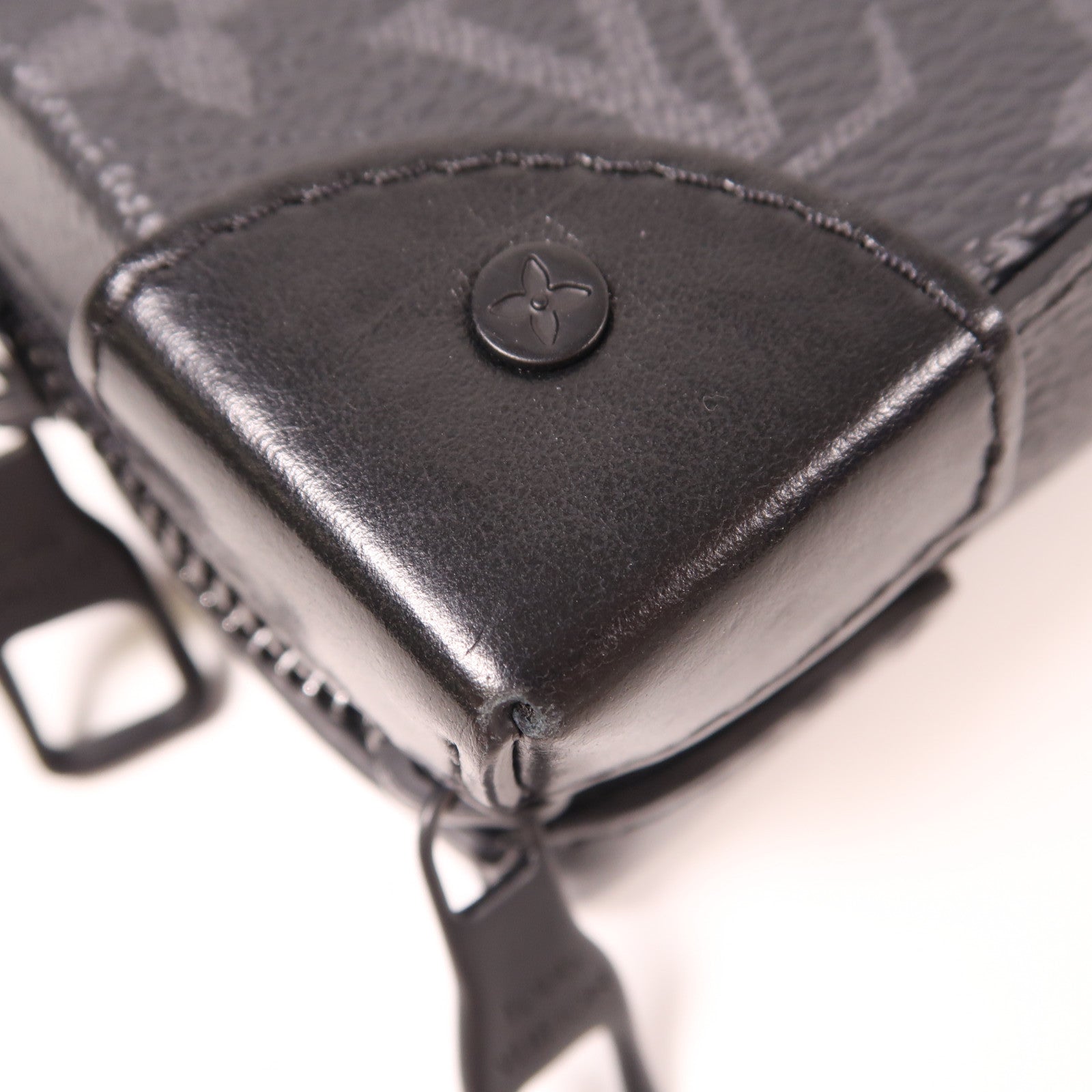 LOUIS VUITTON Monogram Eclipse Soft Trunk Wallet肩背袋黑色
