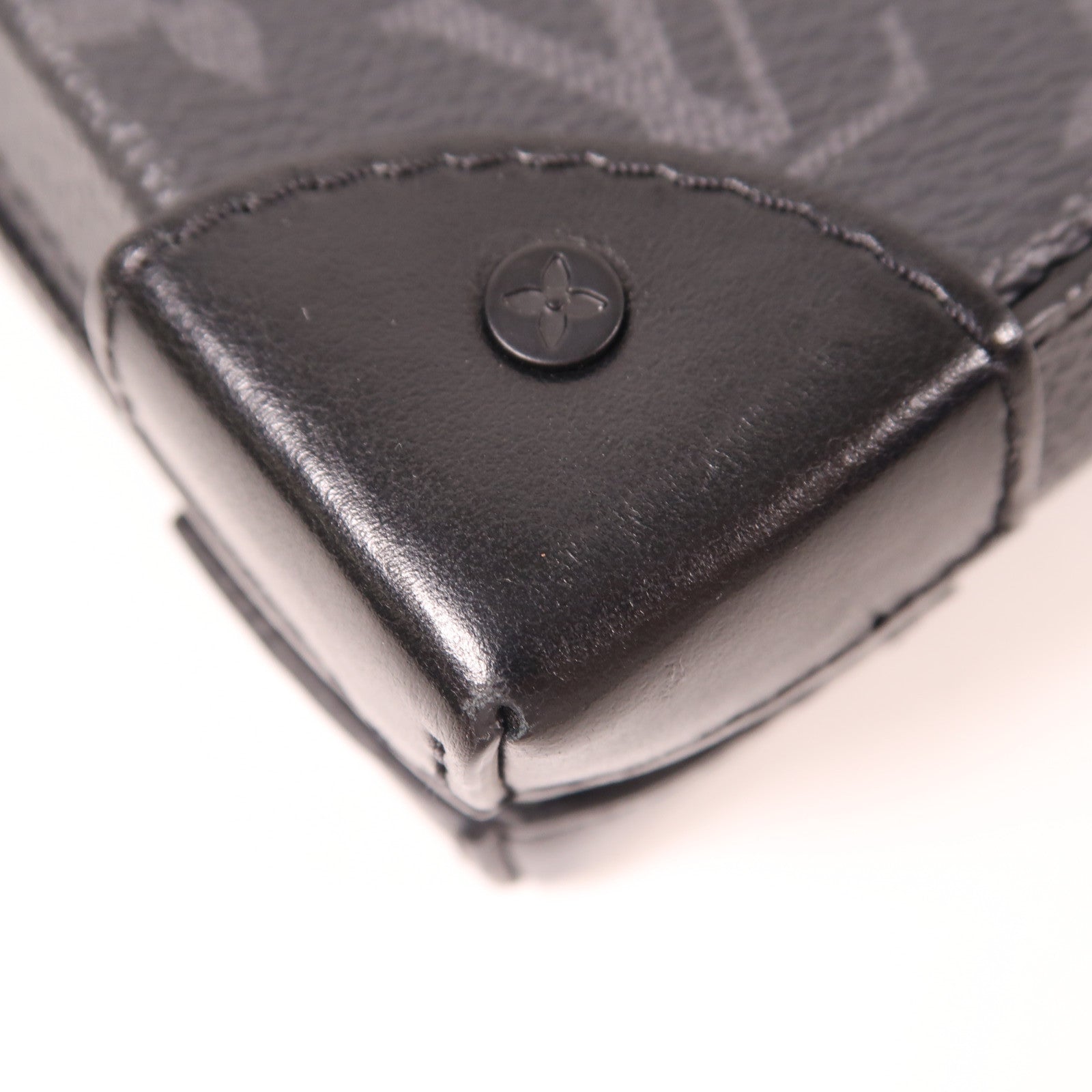 LOUIS VUITTON Monogram Eclipse Soft Trunk Wallet肩背袋黑色