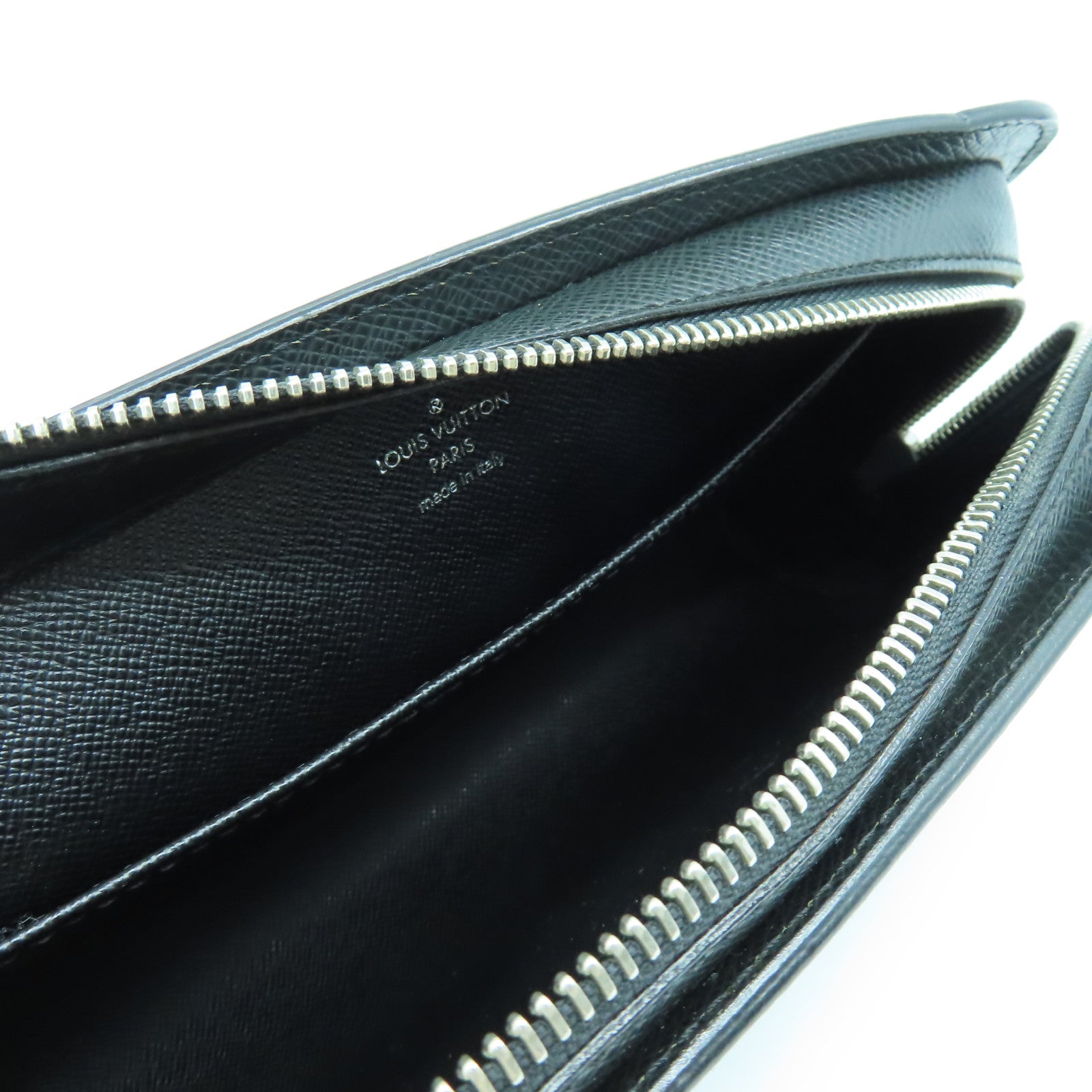 LOUIS VUITTON 【激減優惠】Taiga Baikal手拿包銀扣Noir/黑色
