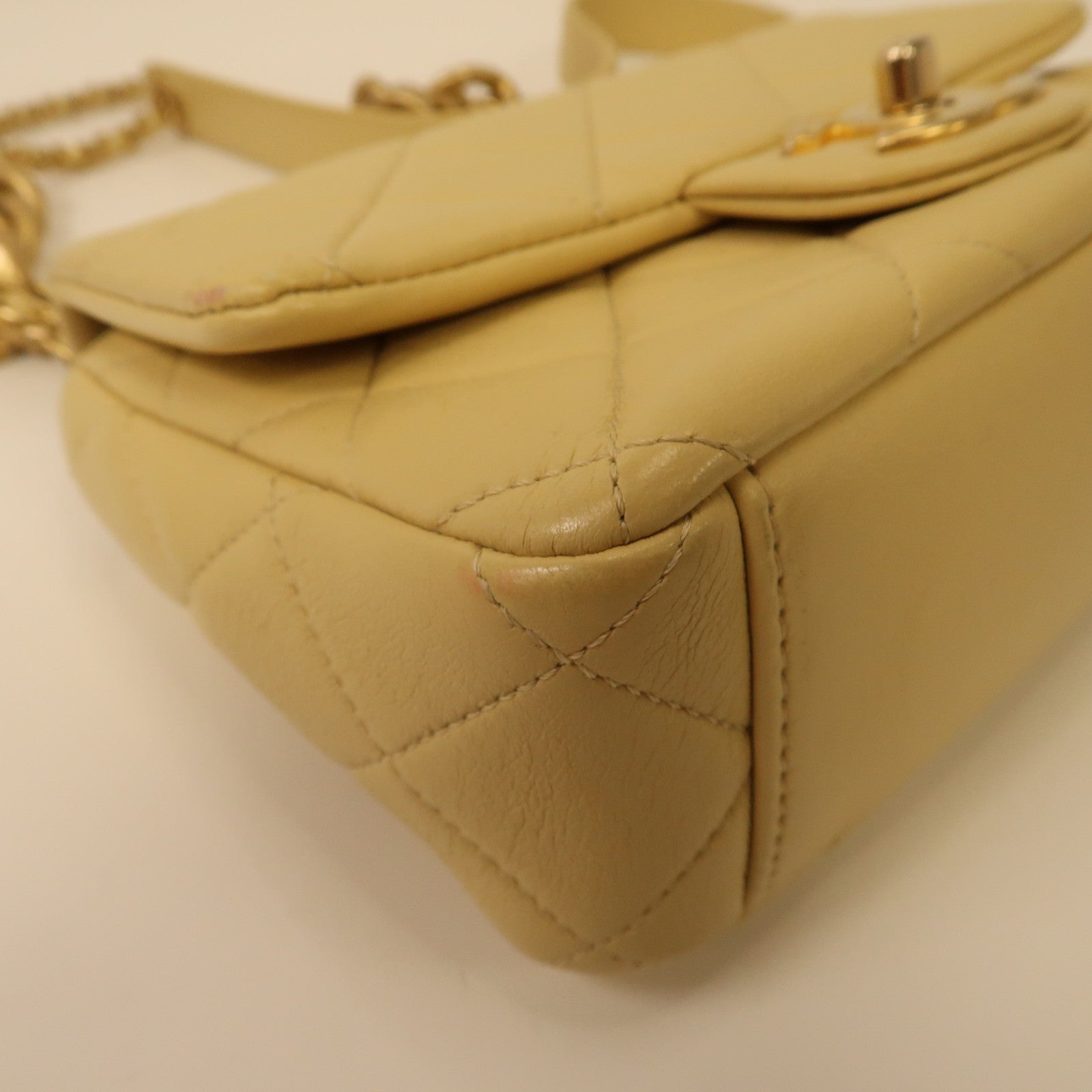 CHANEL 菱格牛皮皮革Chain Shoulder Bag金扣鏈帶肩背袋黃色