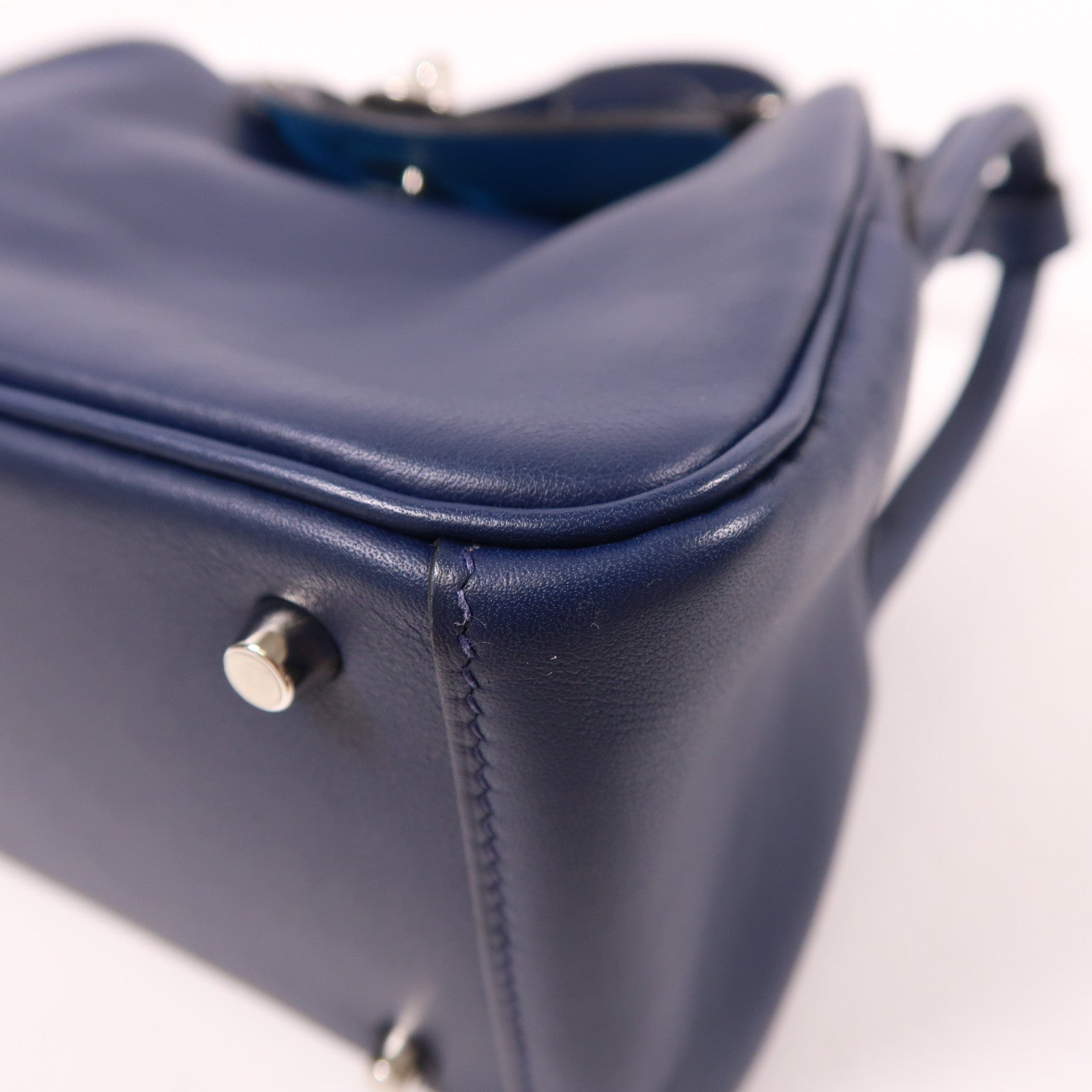HERMES Swift皮革Mini Lindy銀扣肩背袋