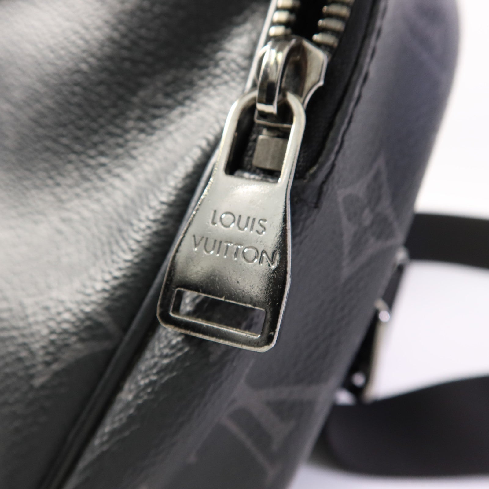 LOUIS VUITTON Monogram Eclipse Bum Bag銀扣手挽肩背兩用袋