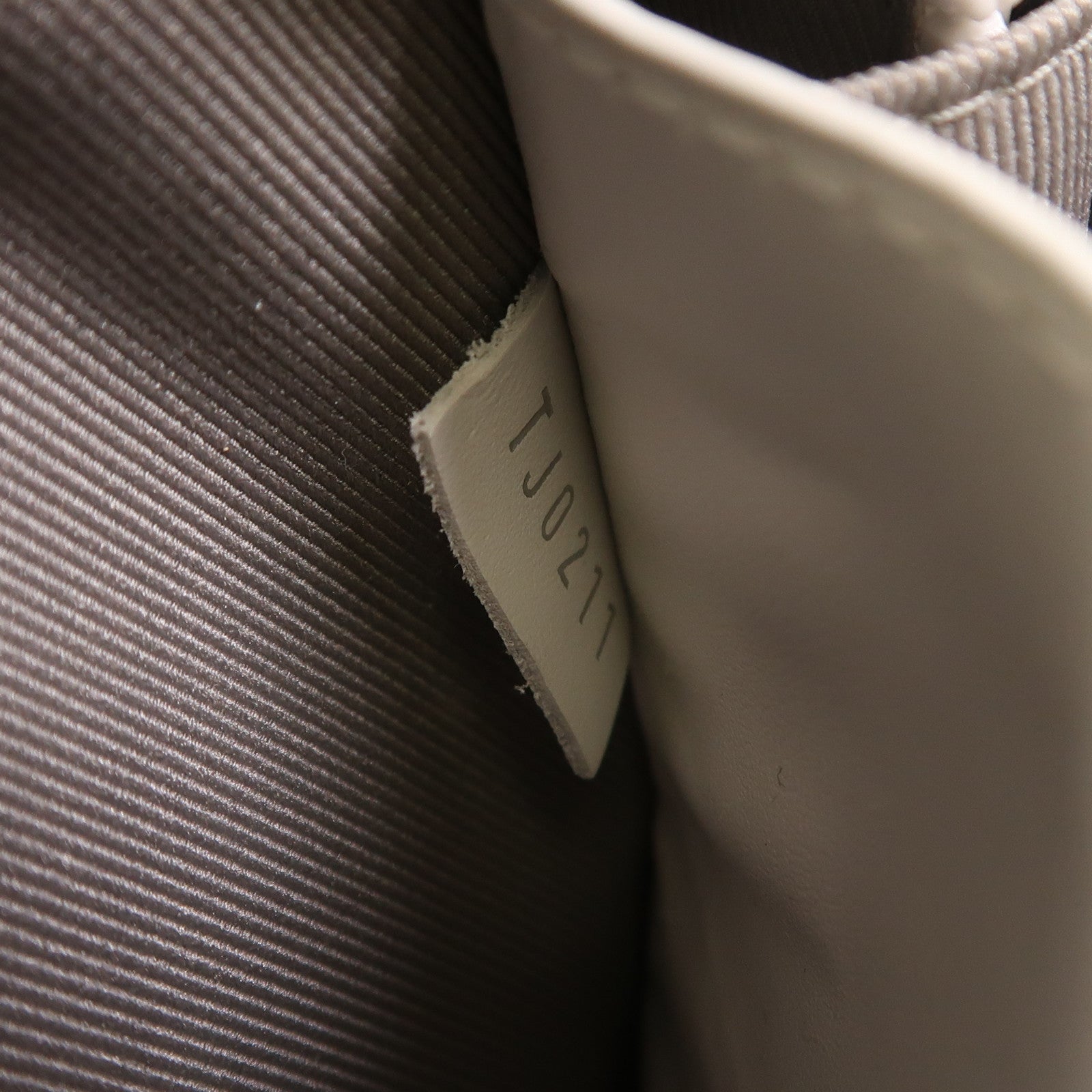 LOUIS VUITTON 【激減優惠】Monogram Taurillon Soft Trunk肩背袋