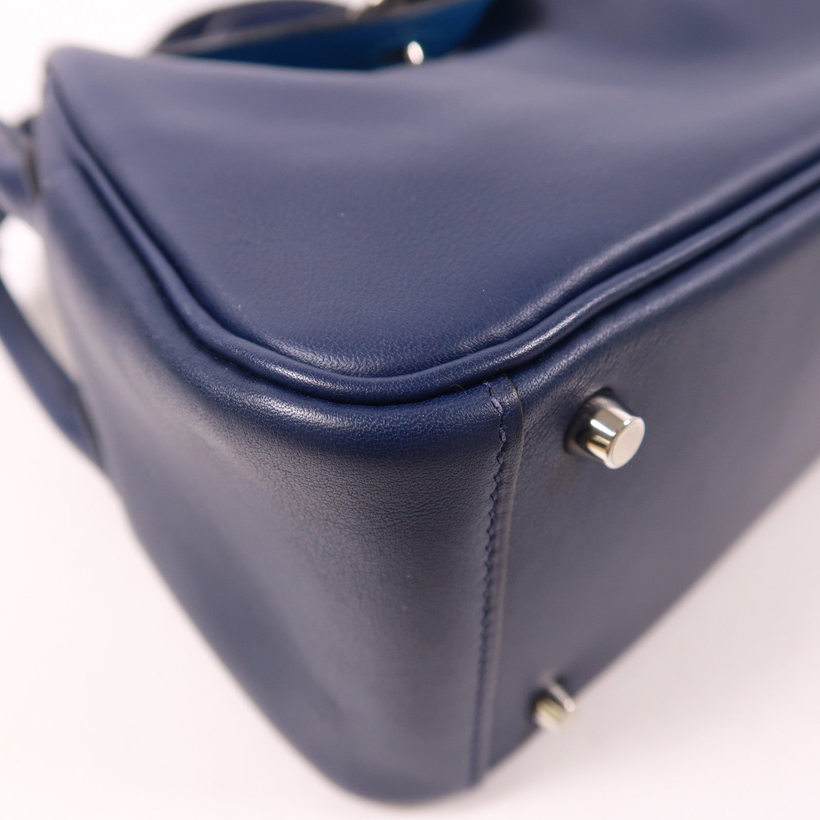 HERMES Swift皮革Mini Lindy銀扣肩背袋