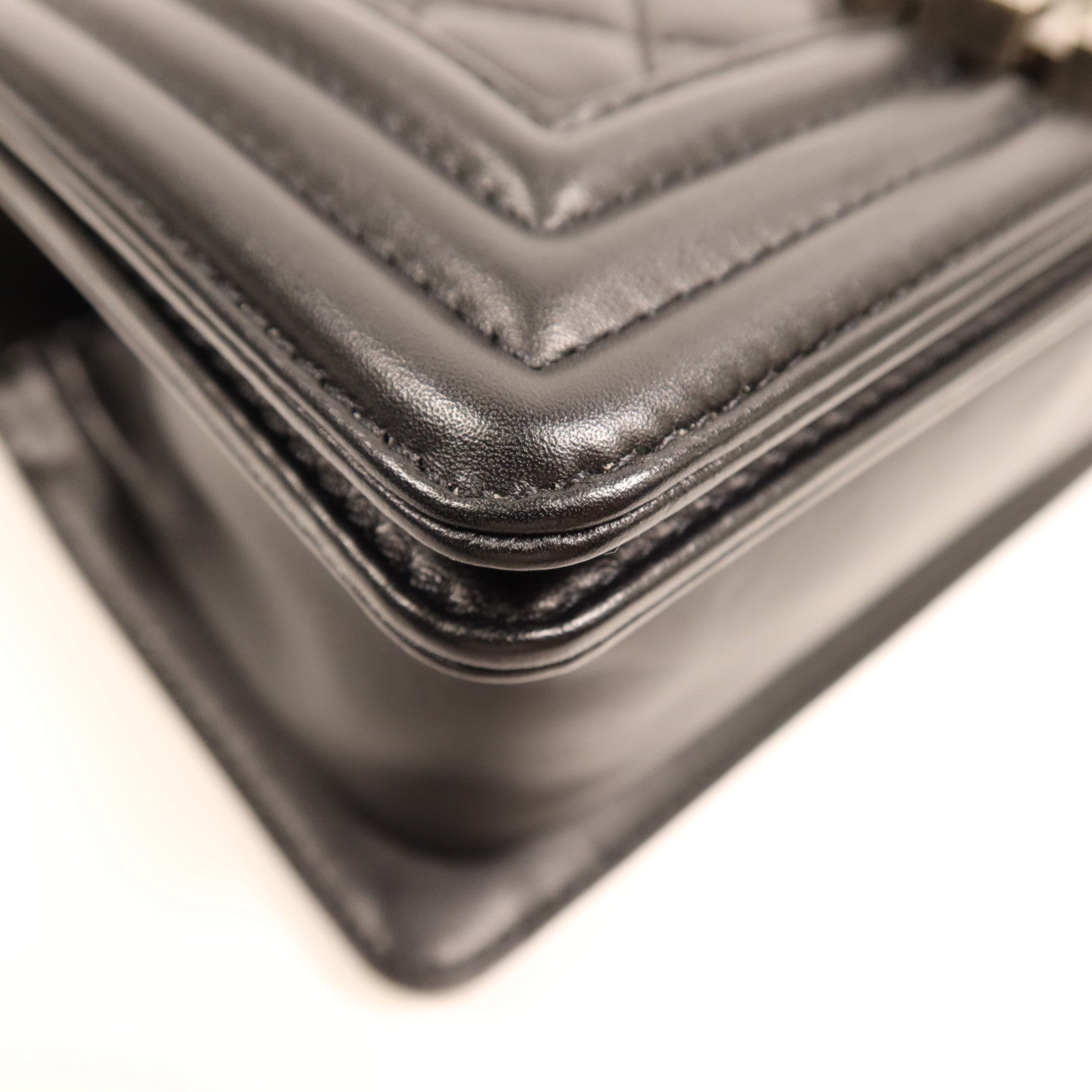 CHANEL 羊皮皮革Boy 20銀扣鏈帶肩背袋