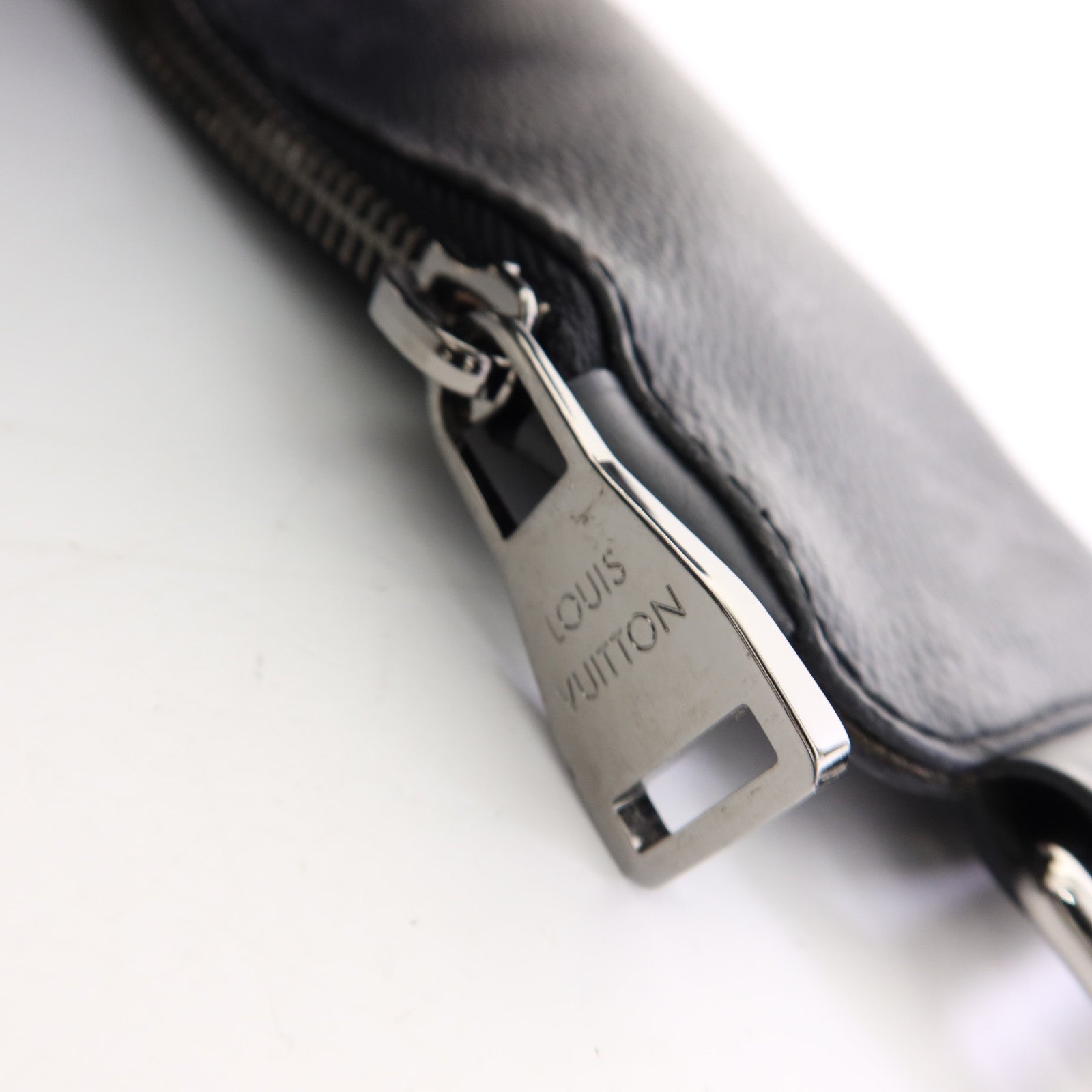 LOUIS VUITTON Monogram Eclipse Bum Bag銀扣手挽肩背兩用袋