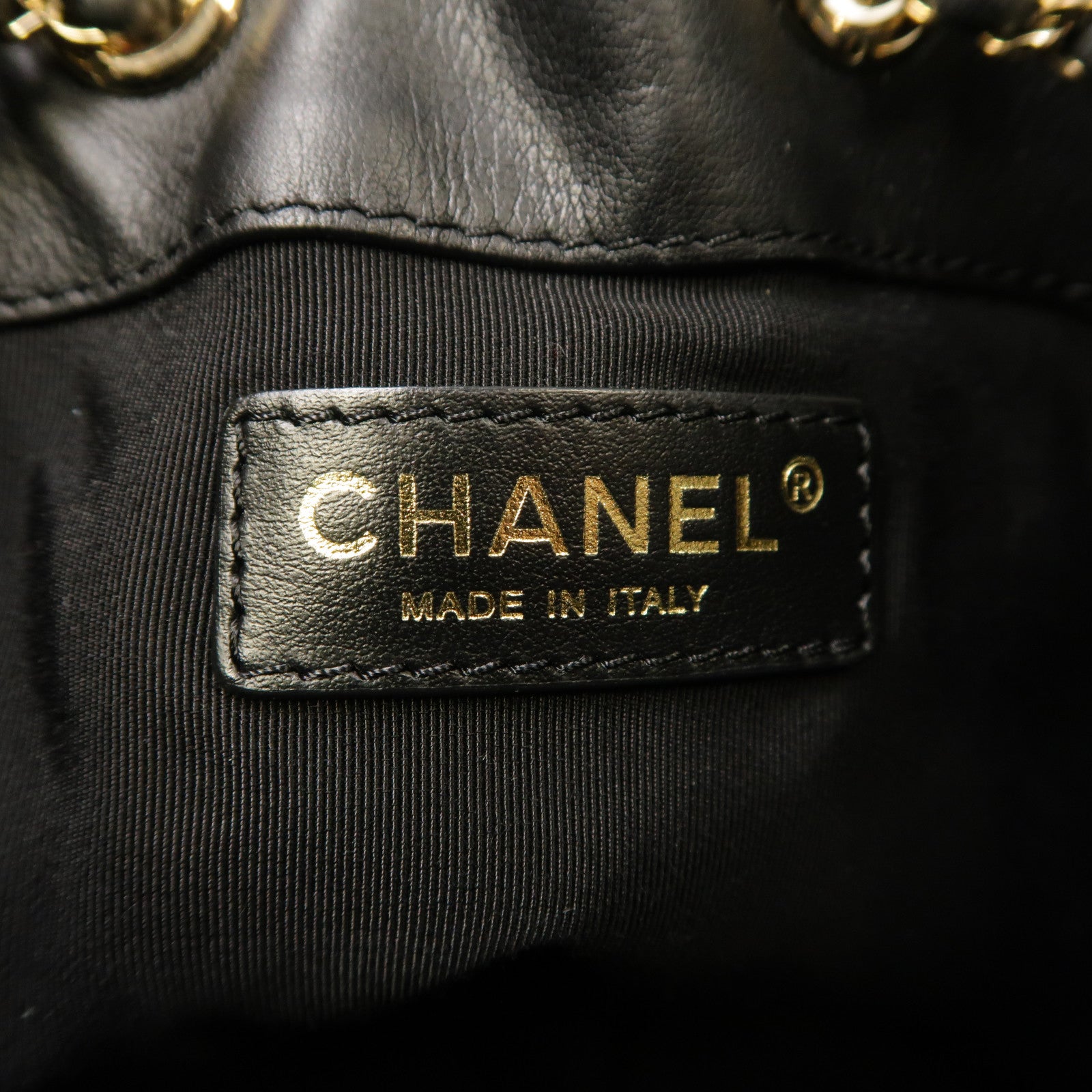 CHANEL 【激減優惠】菱格牛皮皮革Bucket Bag金扣肩背袋黑色
