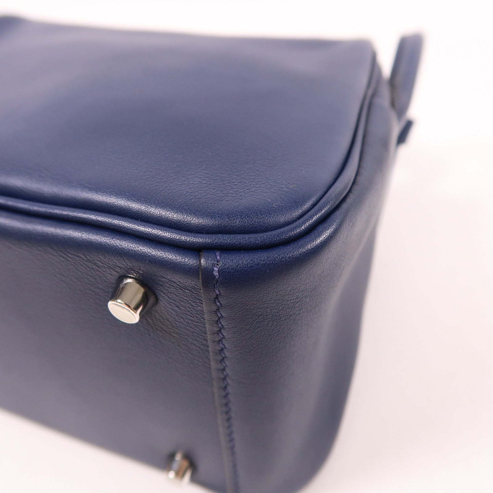HERMES Swift皮革Mini Lindy銀扣肩背袋