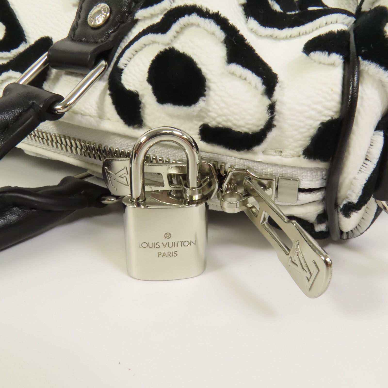 LOUIS VUITTON Tufted Monogram Speedy Bandouliere 25銀扣手挽肩背兩用袋