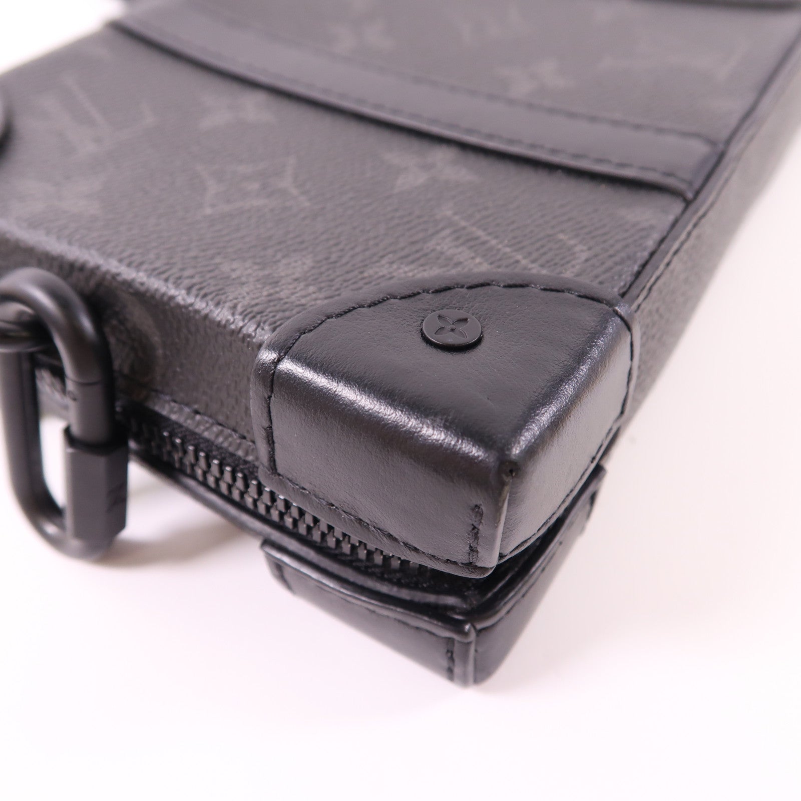 LOUIS VUITTON Monogram Eclipse Soft Trunk Wallet肩背袋