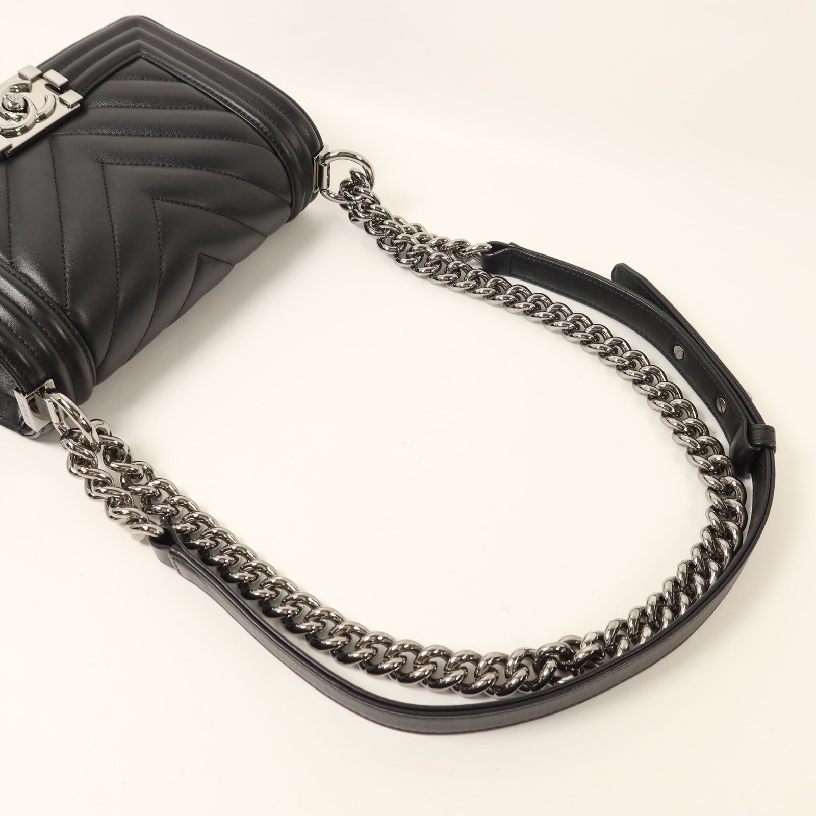 CHANEL 牛皮皮革Boy 20鏈帶肩背袋