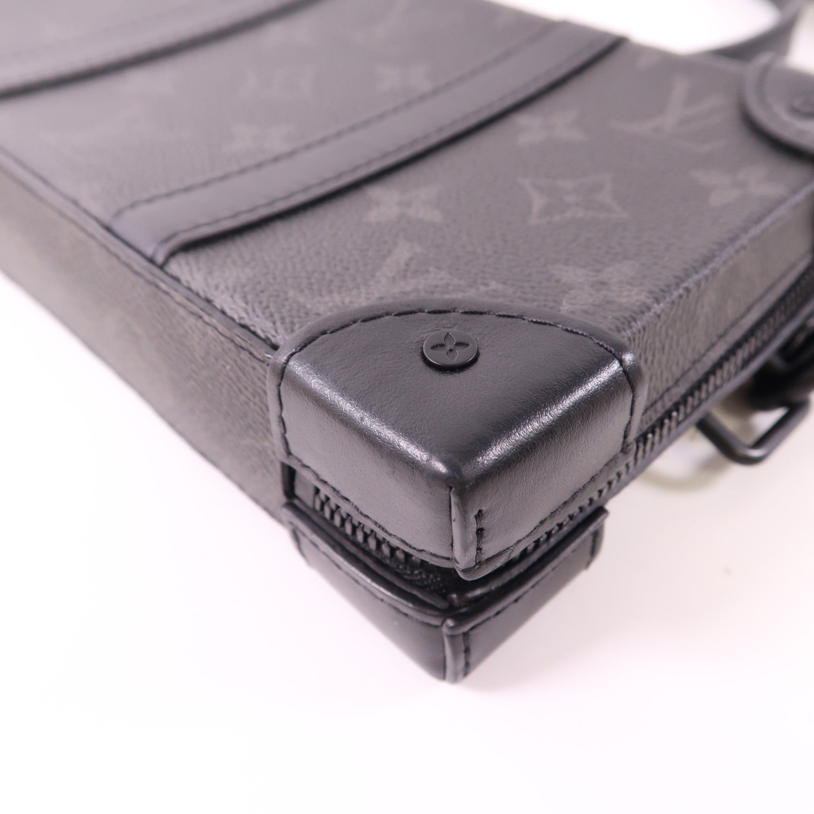 LOUIS VUITTON Monogram Eclipse Soft Trunk Wallet肩背袋