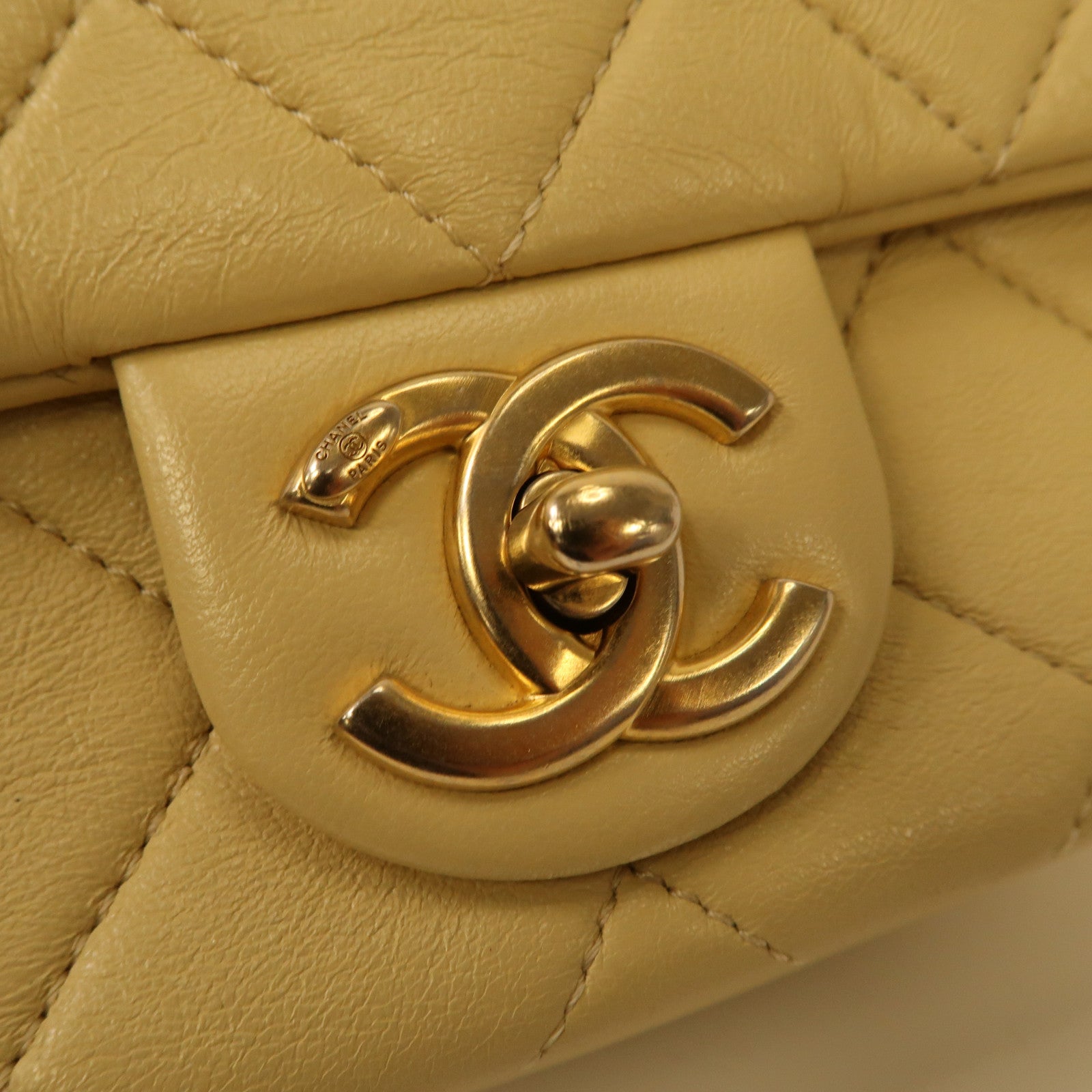 CHANEL 菱格牛皮皮革Chain Shoulder Bag金扣鏈帶肩背袋黃色