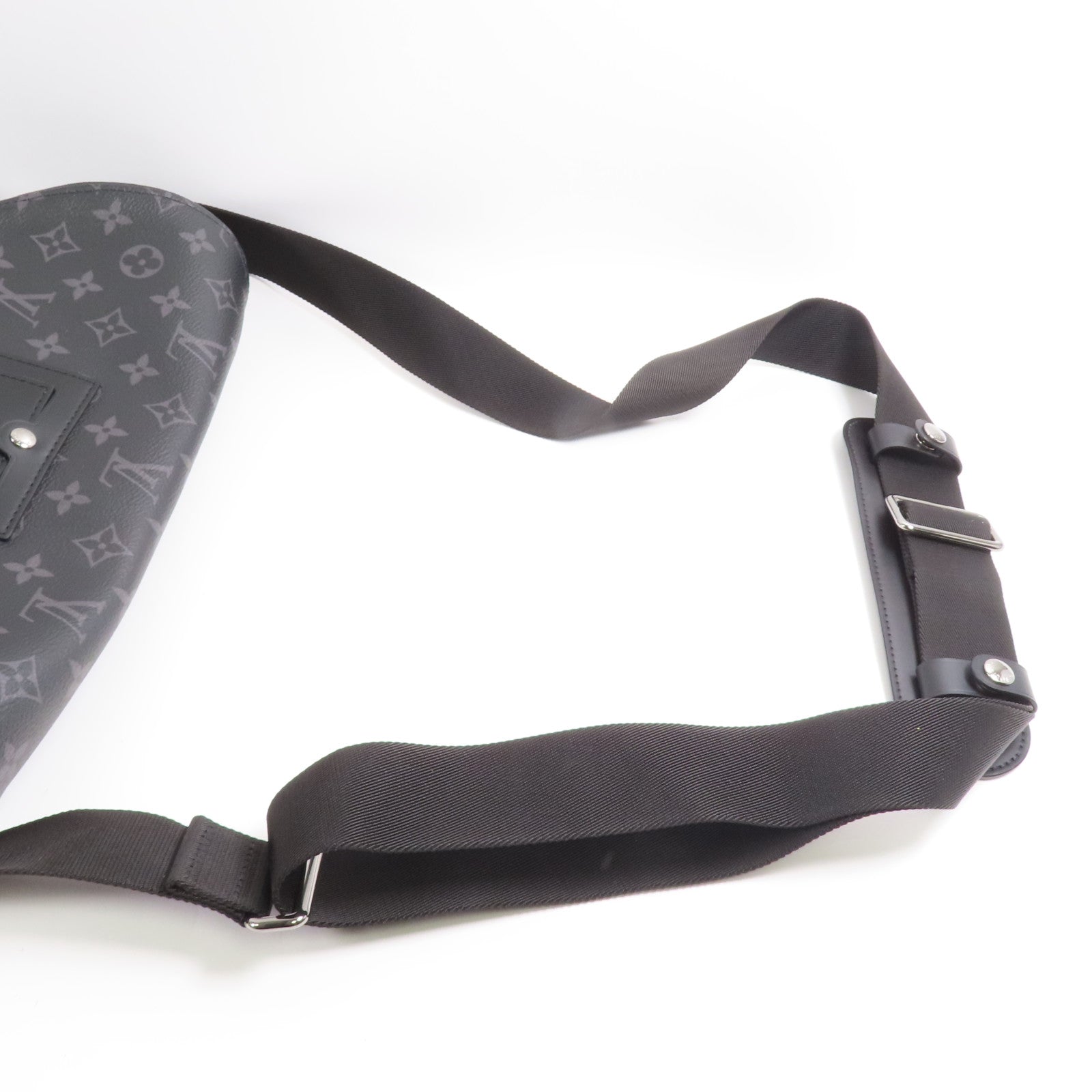 LOUIS VUITTON Monogram Eclipse Messenger PM Voyager銀扣肩背袋